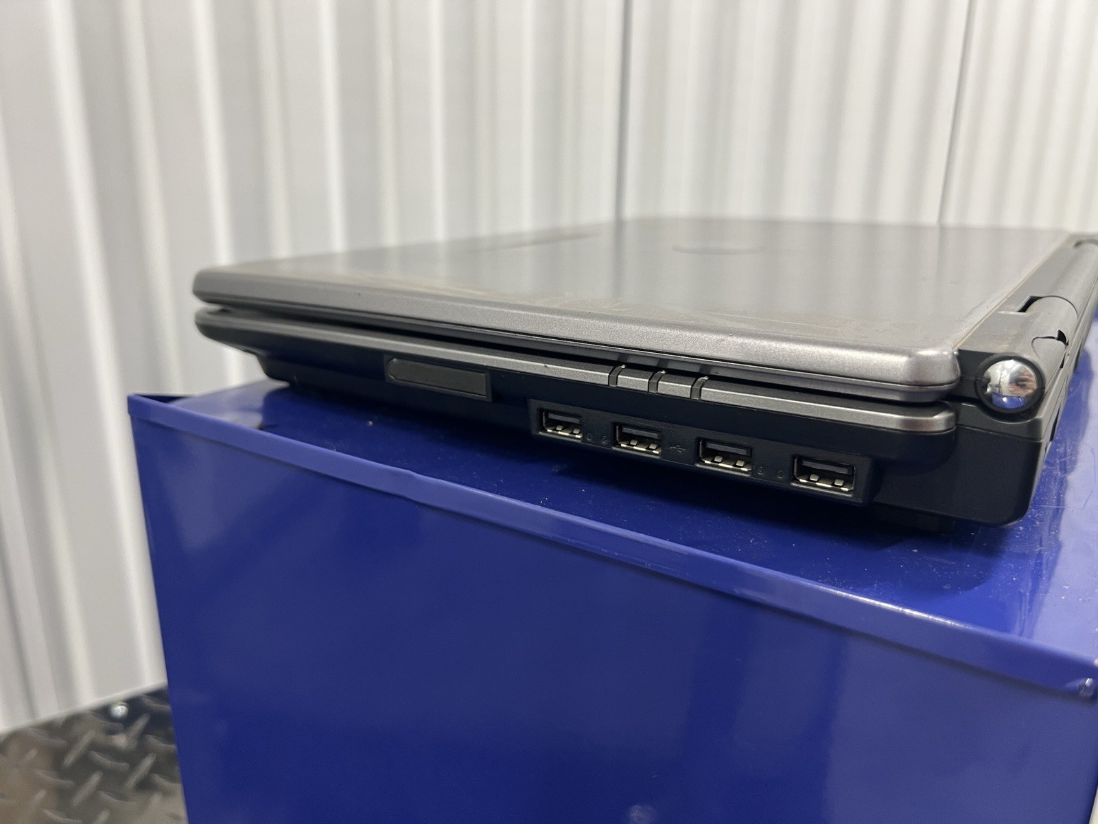 Winbook 331 Laptop 15.4″ Notebook (AMD Turion 64 X2) Laptop Vintage iBook / prop
