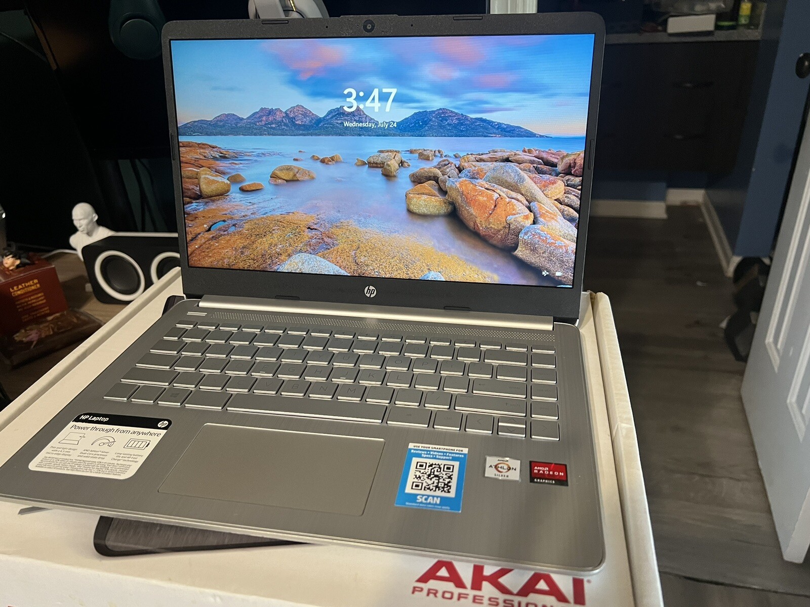 HP 14-dq0053nr 14″ (128GB SSD, Intel Pentium Silver N5030) and Charge Adapter