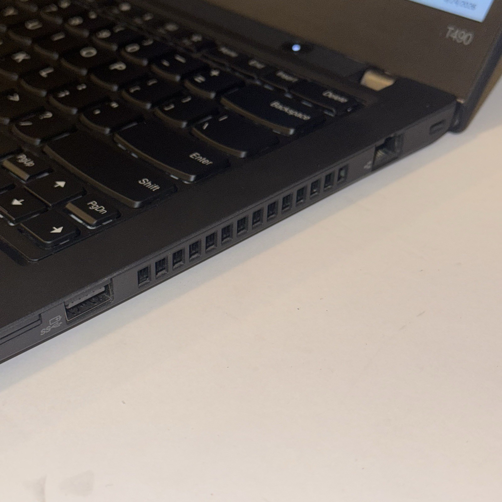 [B+ Grade] Lenovo ThinkPad T490 14″ Intel i7-8665U 16GB RAM 256GB SSD Win 11 Pro