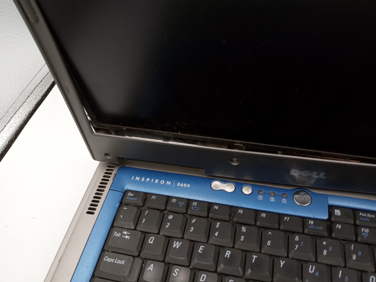 Dell Inspiron 8600 15.4″ Laptop Intel Pentium M 1.5GHz Nvidia FX5200 – READ -RR