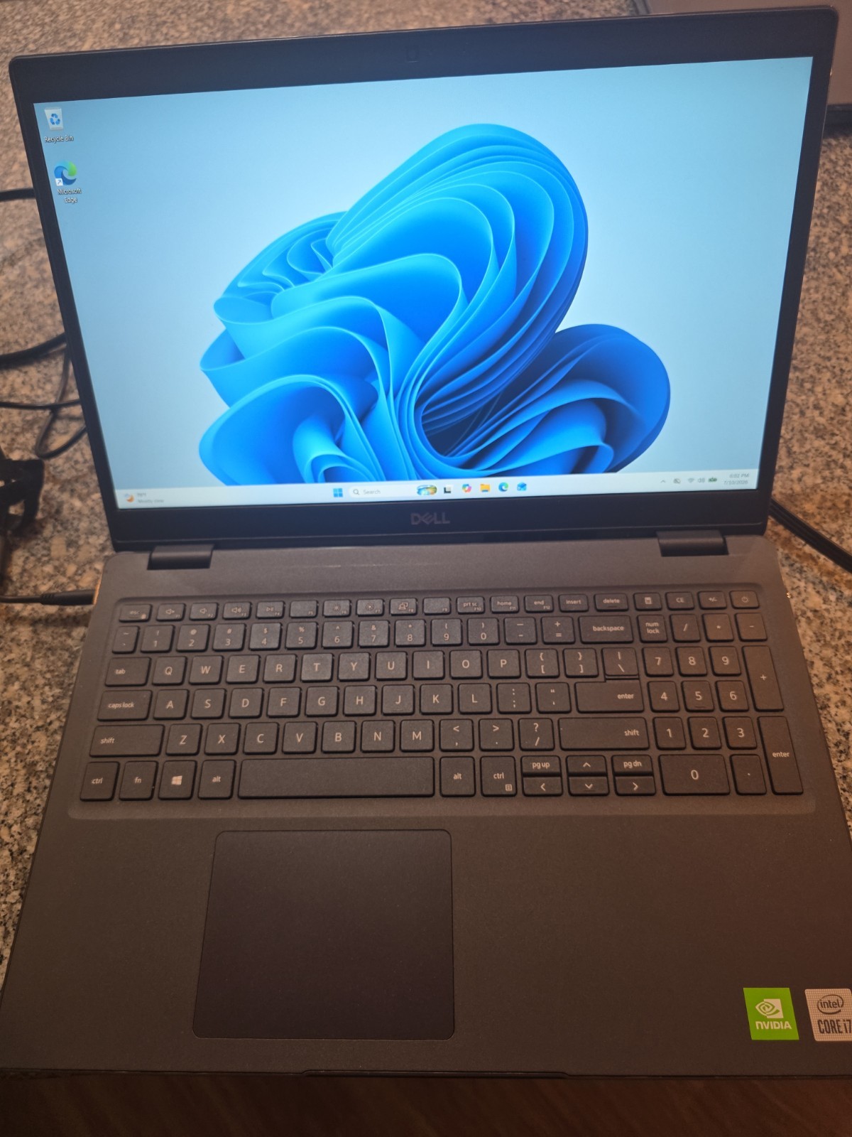 Dell Latitude 3510 15.6″ FHD i7-10510U 8GB 256GB SSD MX230 Win 11 Pro