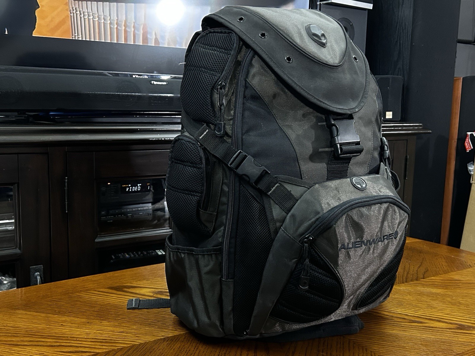 Alienware Area-51 M5700i-R2 Core2 T7200 4GB 2 HDD Backpack Includes