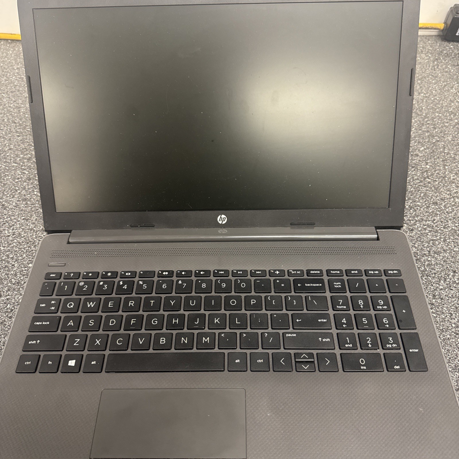HP 15t-da100 15.6″ HD Laptop BATTERY NOT TESTED AND HAS SCRATCHES AND STAINS!!!!