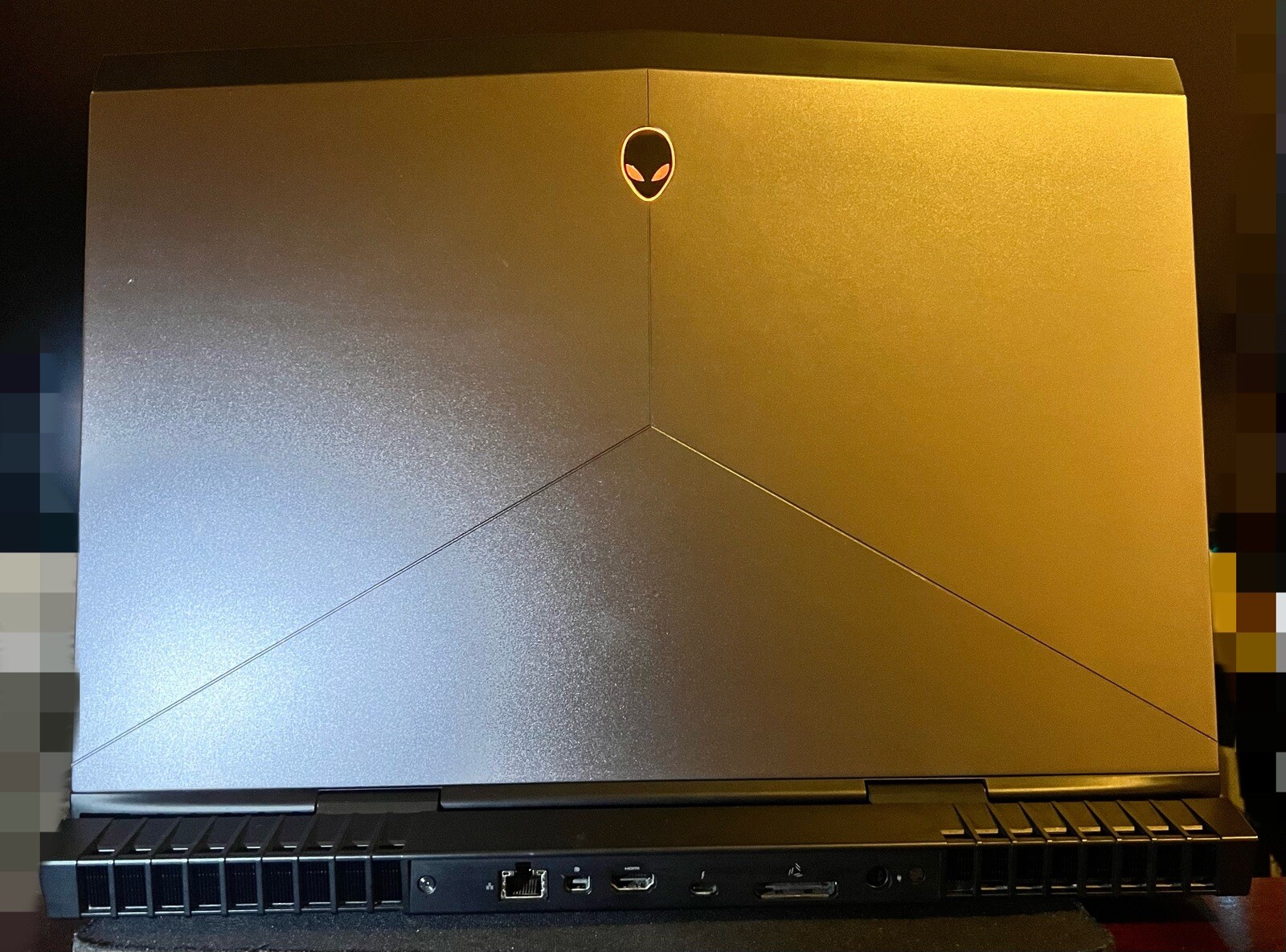 Alienware 17R4. i7-7700 @ 2.80GHz GTX1070 8GB. 128SSD+1TB HD.