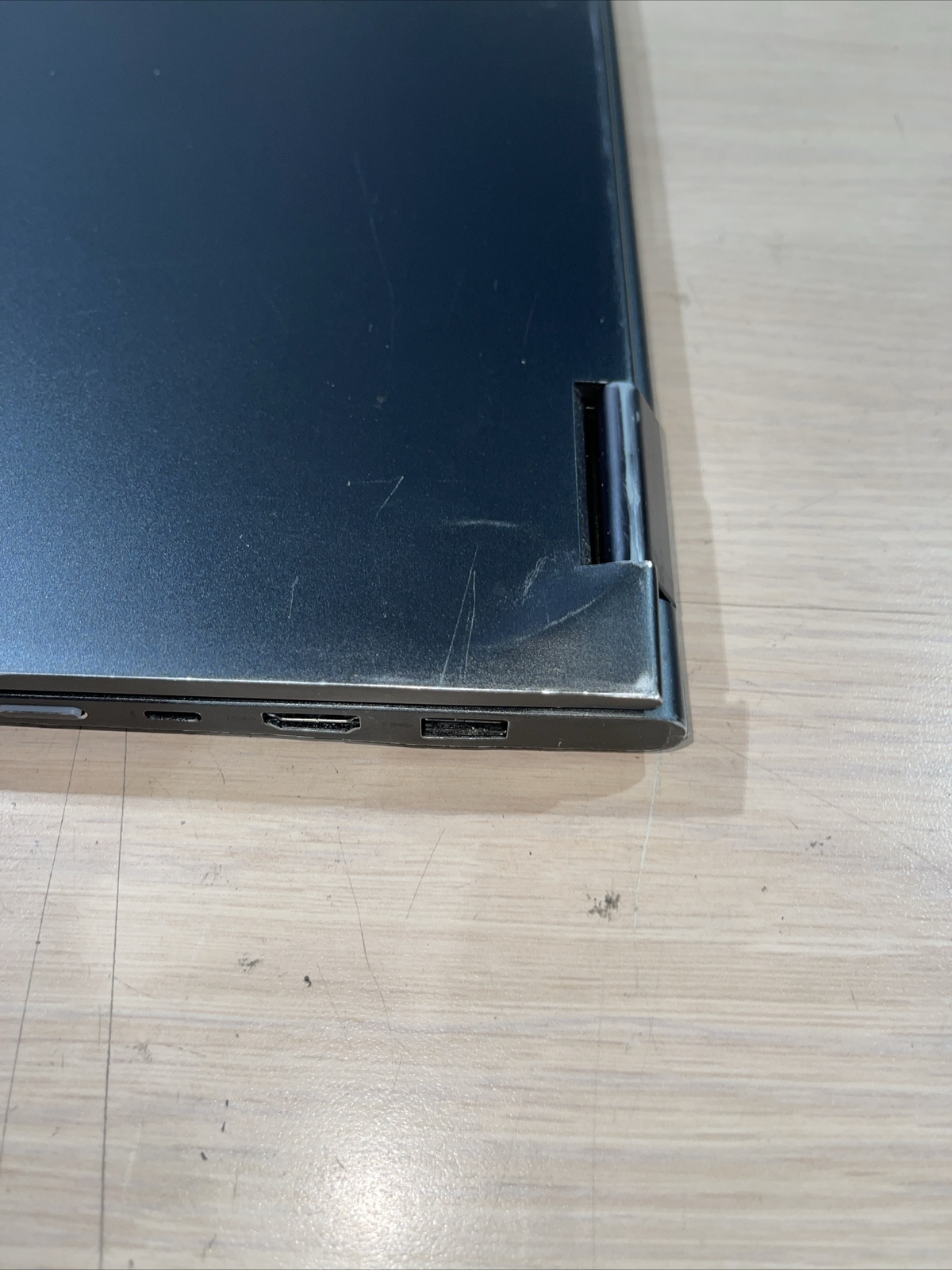 Lenovo Yoga 730 15IKB i5-8250U 1.60GHZ 8GB RAM NO HD