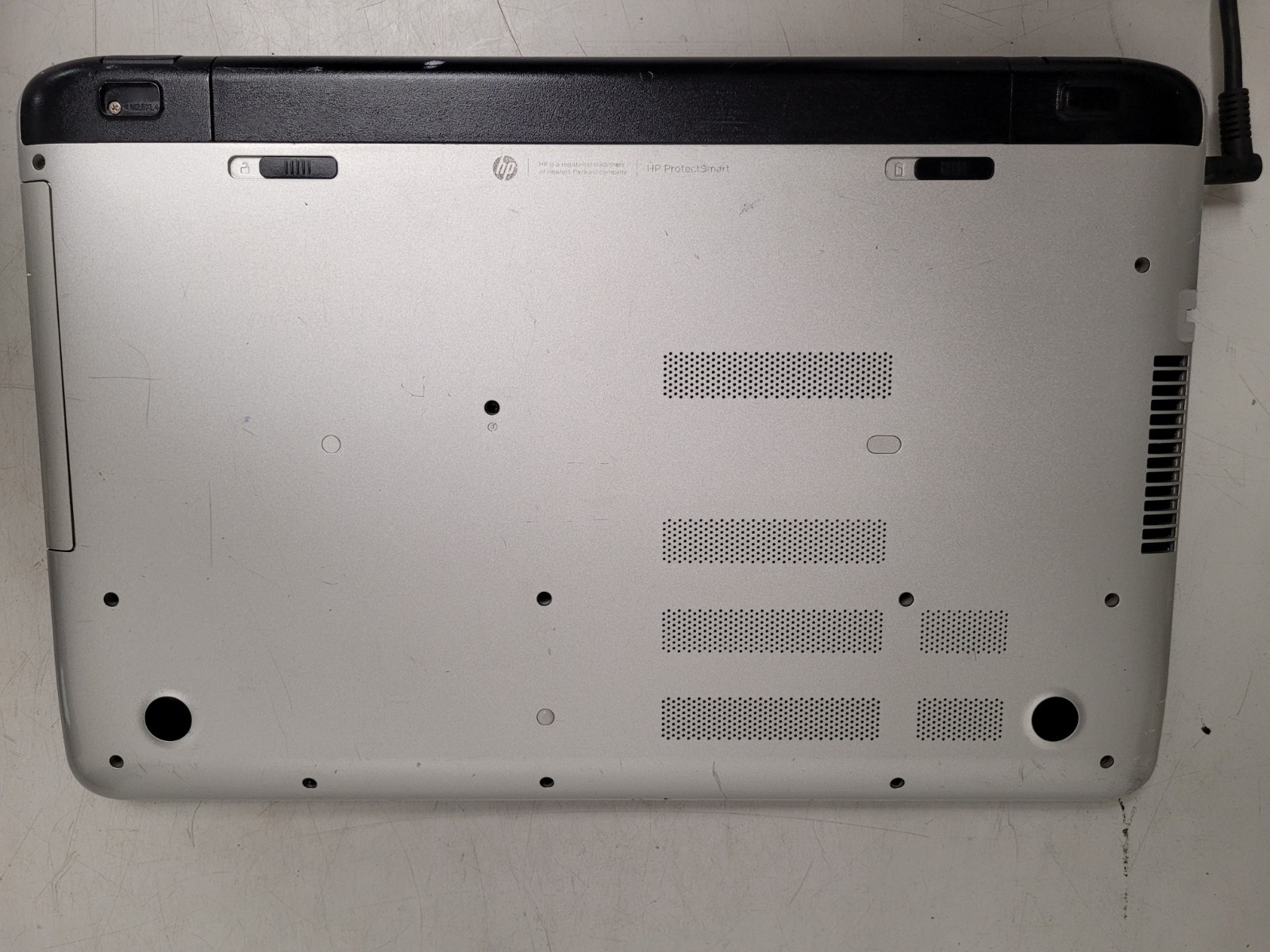 Hp pavilion 17 17.3″amd A10-5745m 2.1ghz 6gb ram 700gb hdd charger 5CD42940KL