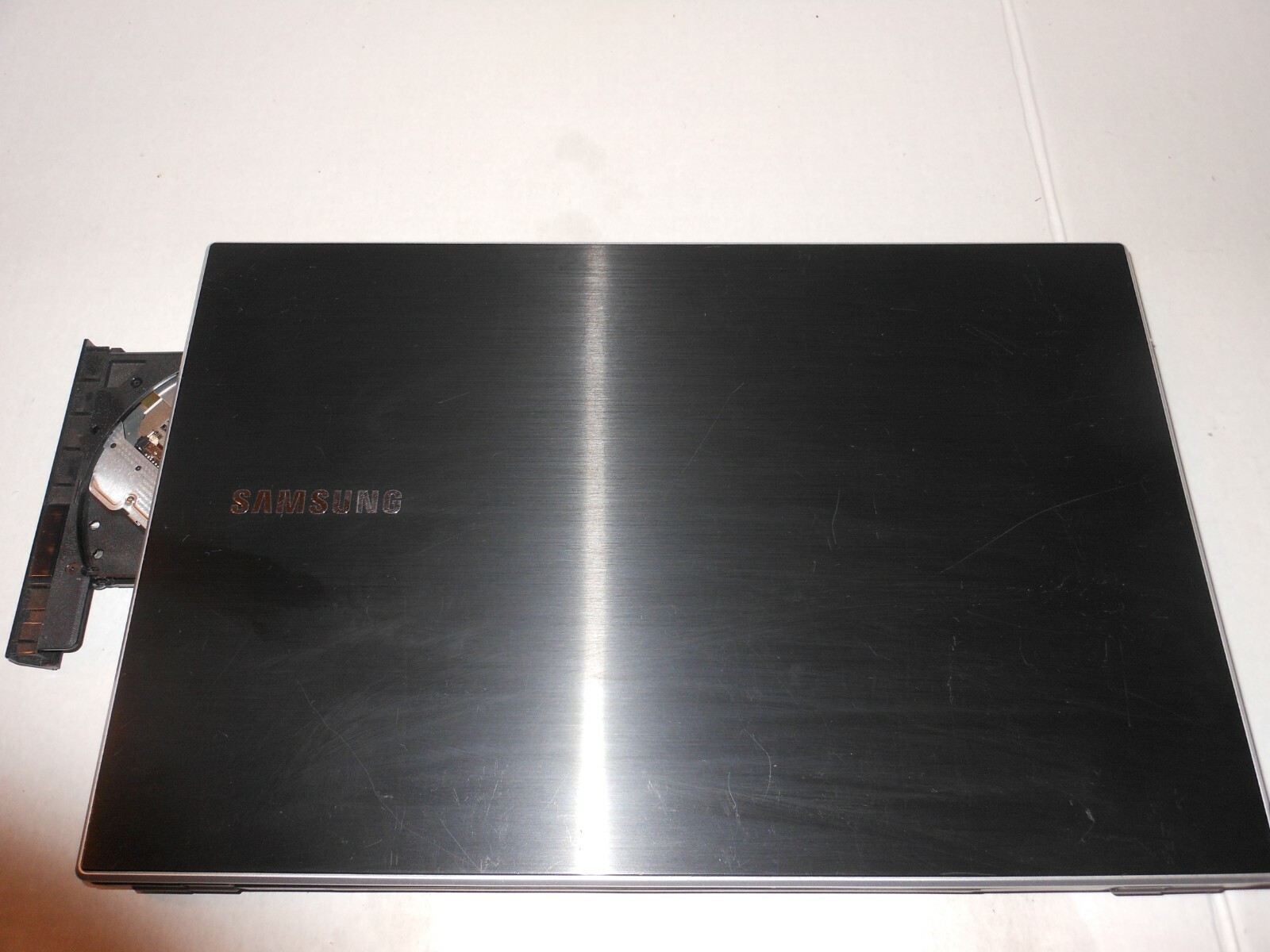 SAMSUNG NP3000V5A-A0BUS 15.6″ WEBCAM COREi7-2670QM@2.2GHz 4GB RAM 500GB HDD WIN7