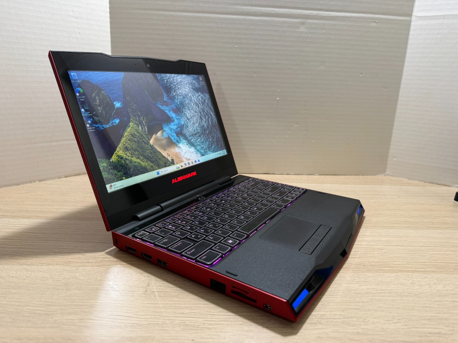 Alienware M11x R3 i5-2467M 8GB Ram 500Gb SSD GT 540M NEW BATT, W/AC