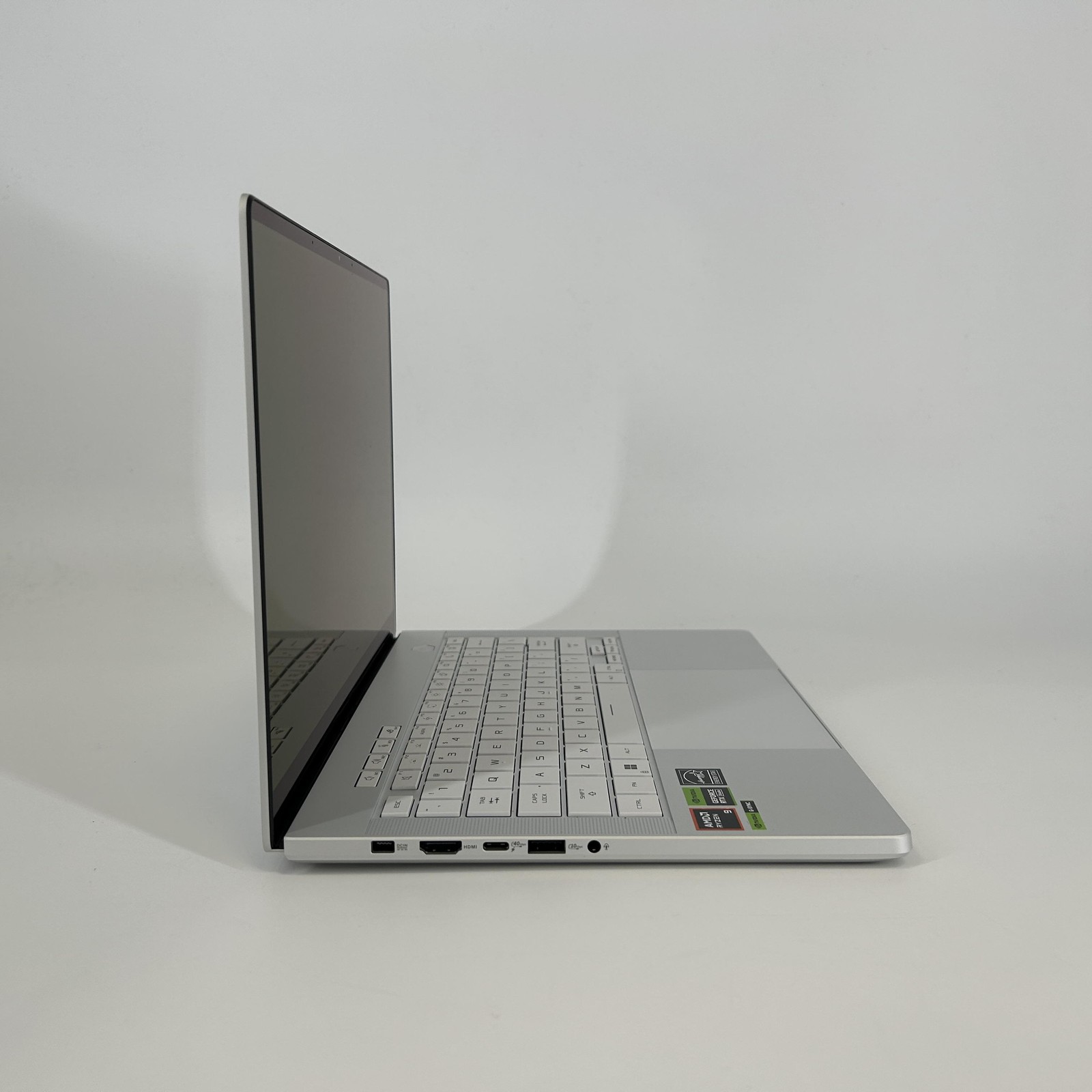 Asus ROG Zephyrus G14 GA403 120Hz QHD+ 4.0 GHz Ryzen 9 8945HS 32GB 1TB RTX 4070