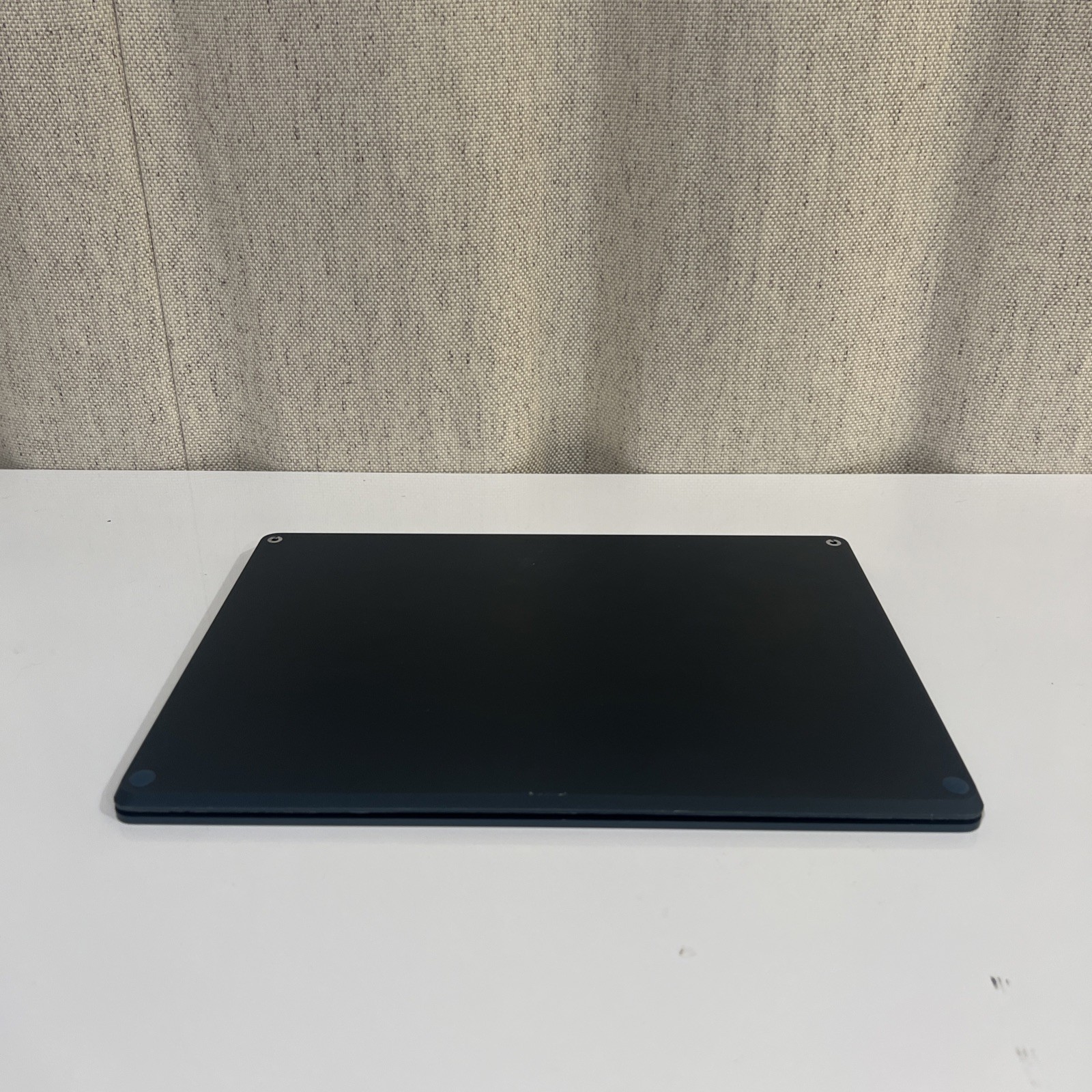 Surface Laptop 3 13.5″ i7/16GB/512GB – Charger Included – Good For: School/Work