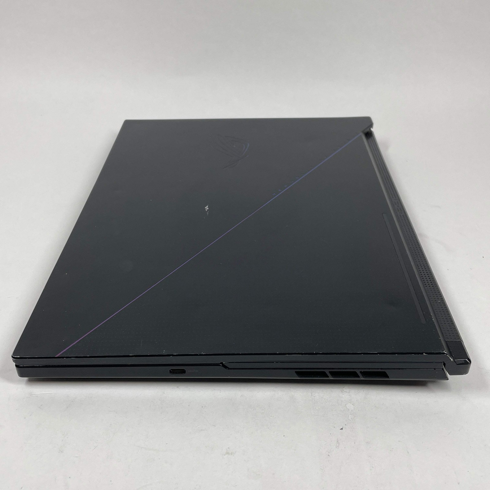 Asus ROG Zephyrus Duo 16 GX650 16″ Ryzen 9 6900HX 3.3GHz 32GB RAM 1TB SSD GeForc