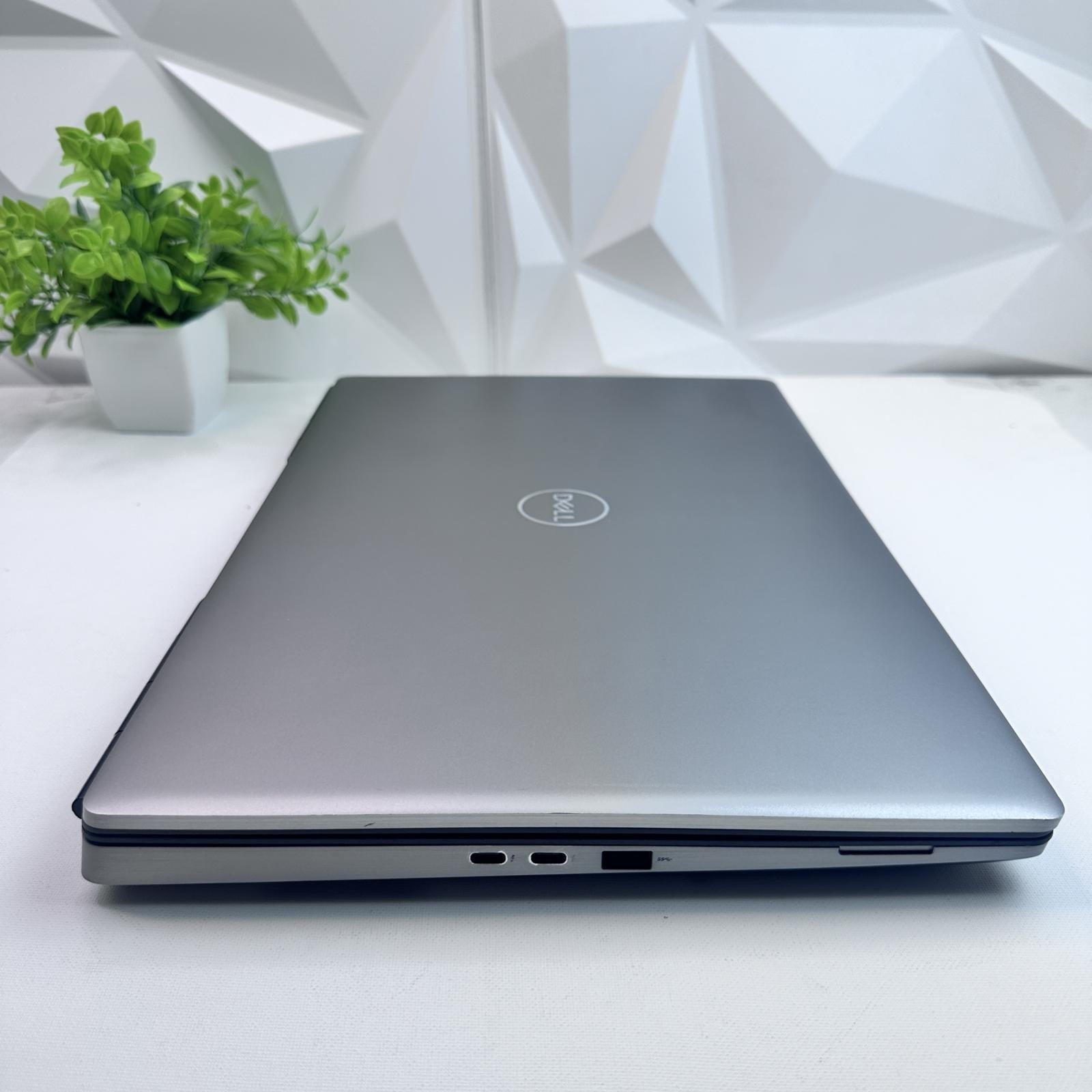 Dell Precision 7760 17.3″ FHD, Xeon W-11855M ,64GB,1TB, RTX A3000 *Pls READ*