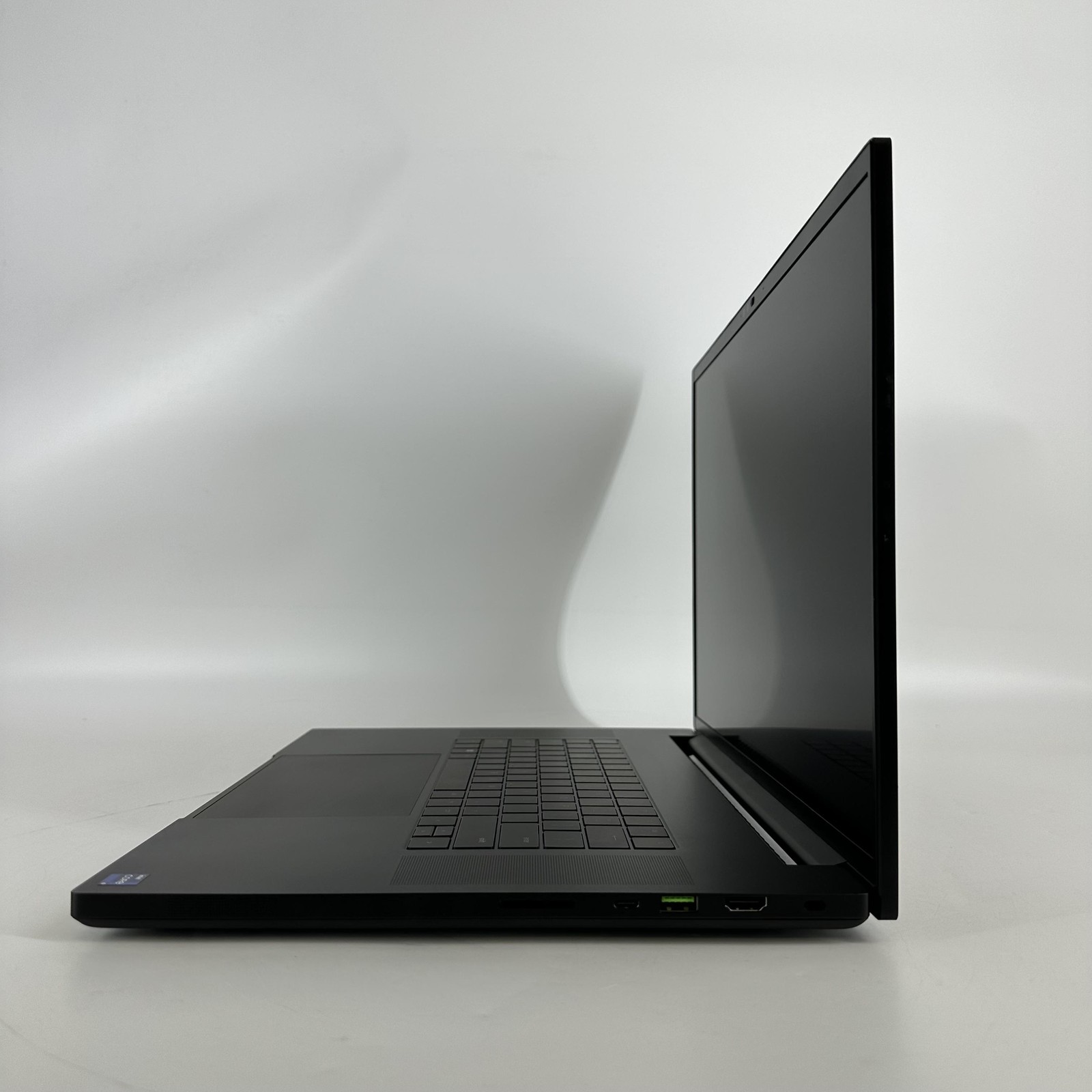 Razer Blade 18 240Hz QHD+ 2.2 GHz i9-14900HX 96GB 2TB/1TB RTX 4080 Excellent