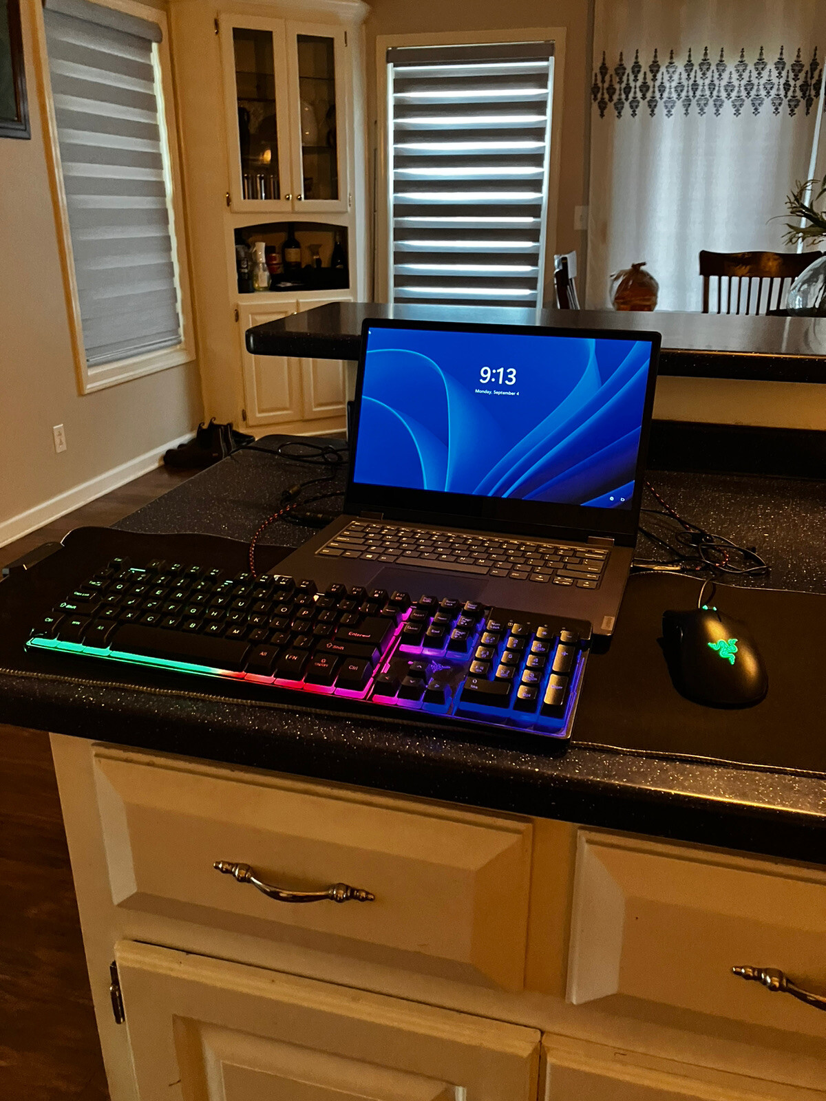 Laptop Flex 2-1,Keyboard,mouse,mousepad.