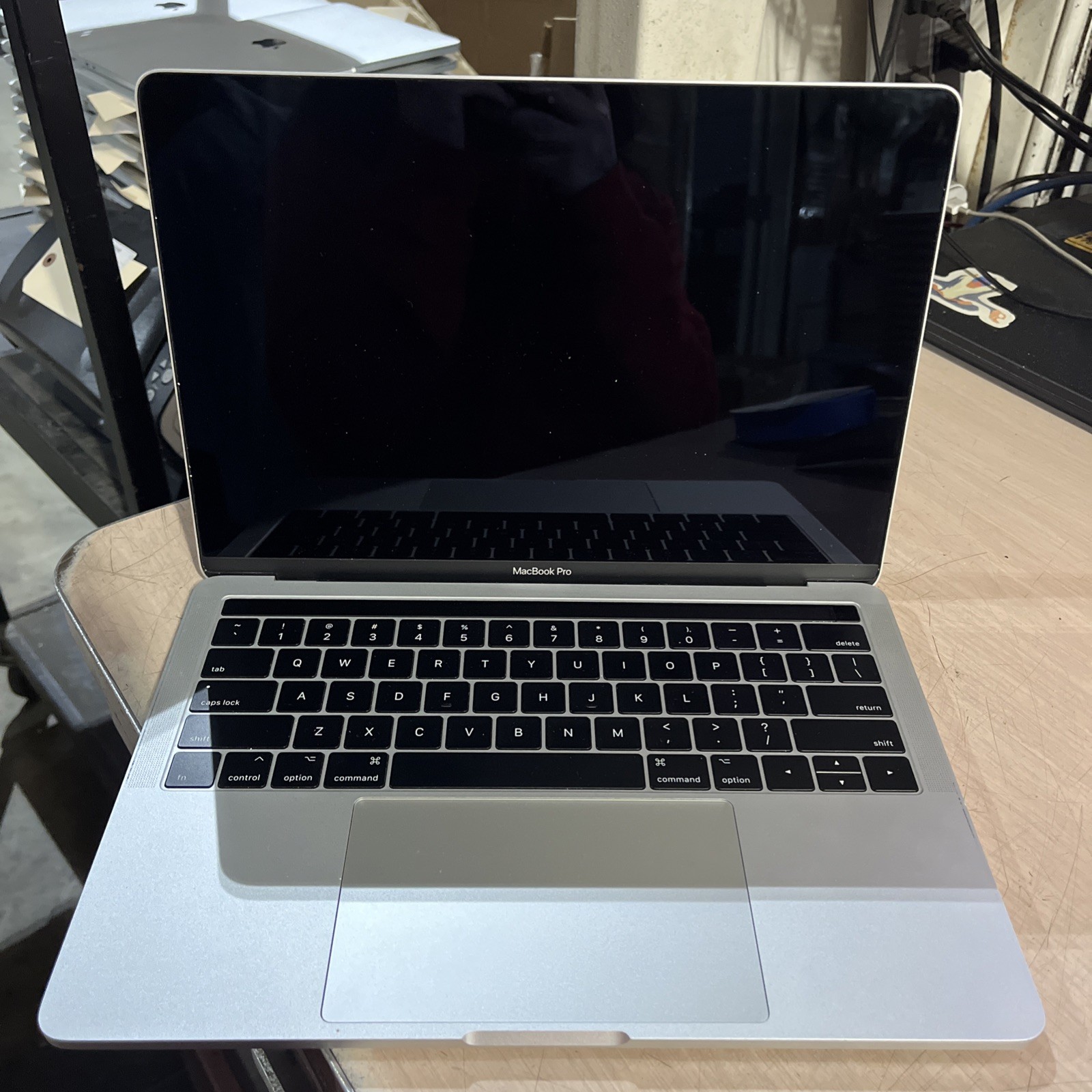 APPLE MACBOOK PRO 13″ TOUCH/MID-2017 CORE I5-7267U 3.1GHZ 8GB RAM 256SSD .