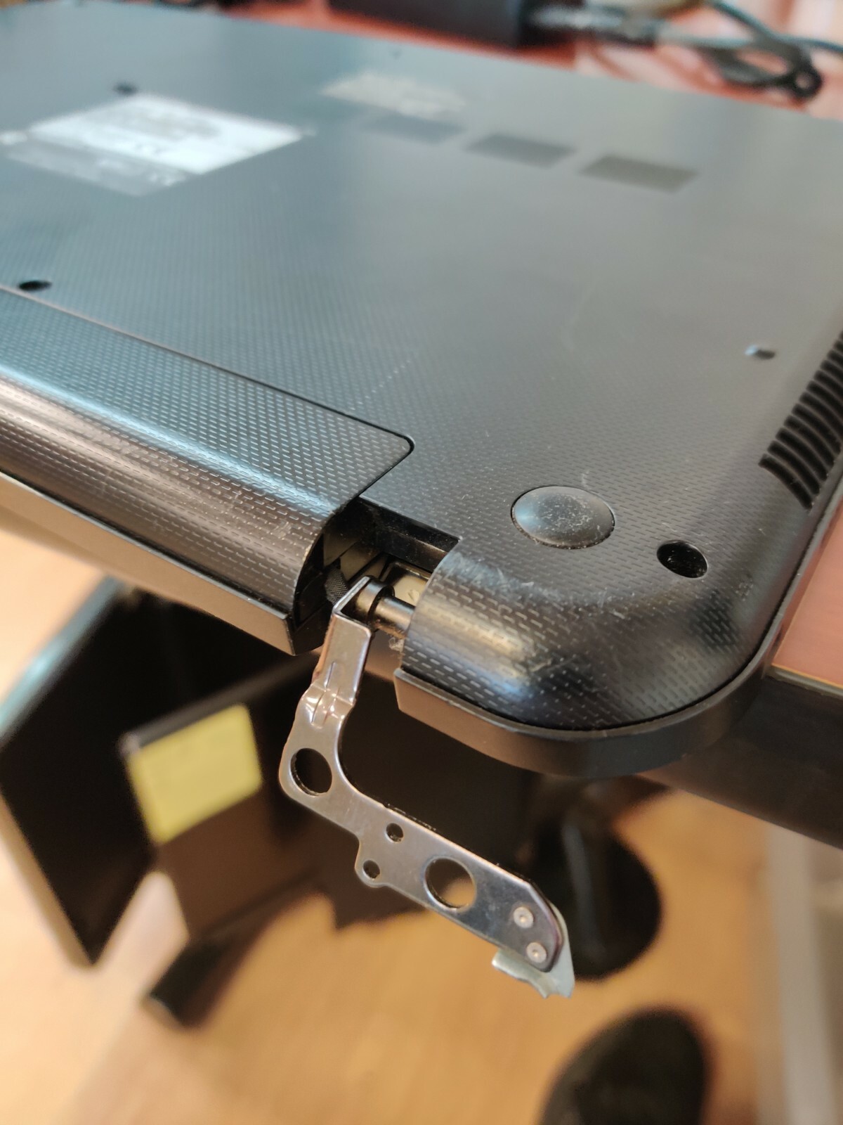 Toshiba L55-B5338, Damaged LCD Assembly, Selling for Parts or Repair, Read Info