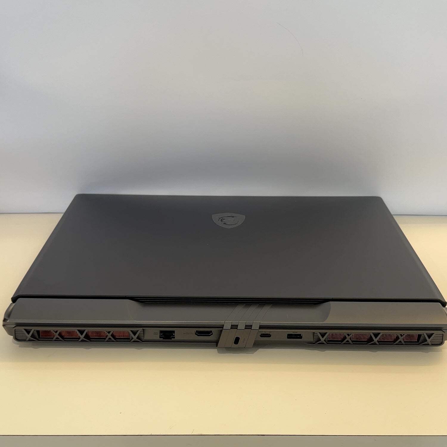 MSI Vector 17 HX A14VGG 17.3″ i9-14900HX 32GB RAM 1TB SSD GeForce RTX 4070
