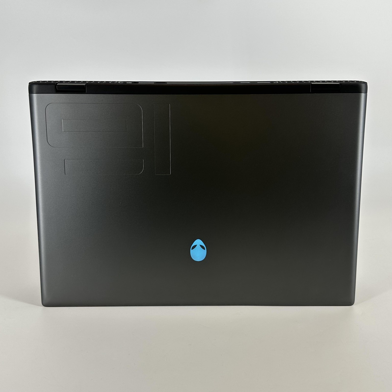 Dell Alienware M16 R2 16 QHD+ 1.4GHz Ultra 7 155H 16GB 1TB RTX 4070 Loose Hinge