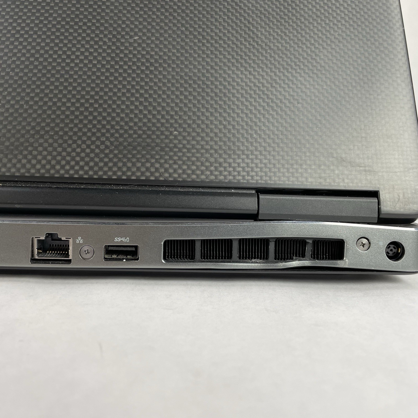 Dell Precision 7730 17.3″ i7-8850H 2.6GHz 32GB RAM NVIDIA No SSD No OS Dent Edge