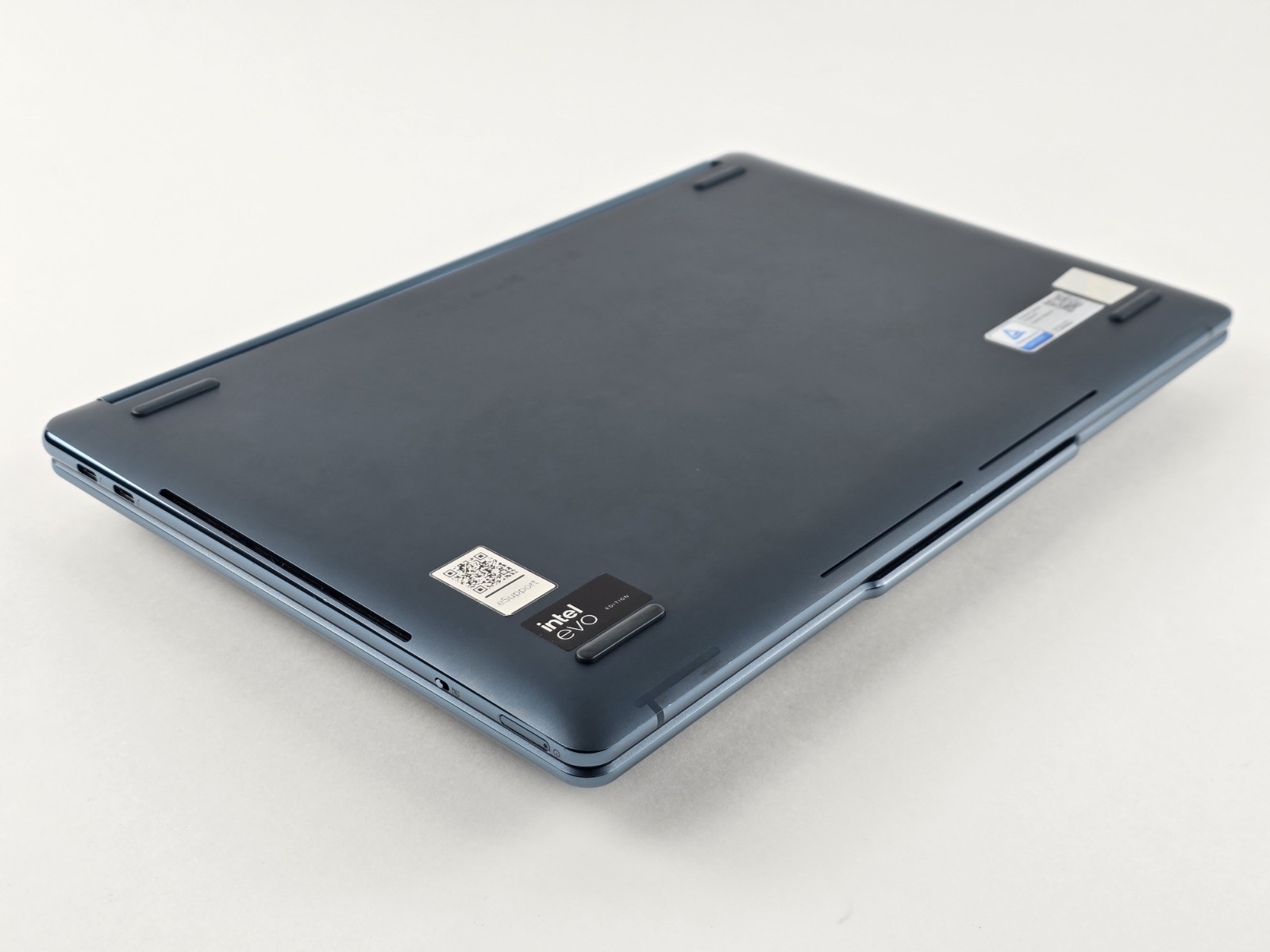 Lenovo Yoga Book 9i Dual 13.3″ 2.8K OLED Ultra 7 155U 16GB 1TB – Used READ