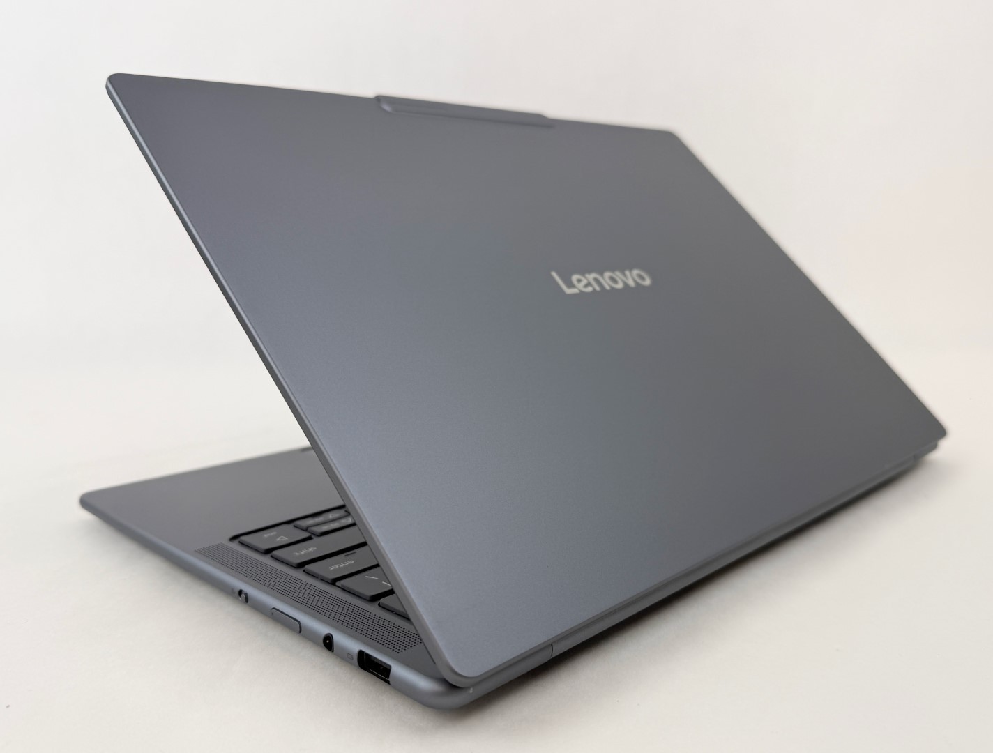 Lenovo Slim 7 14ILL10 14″ FHD+ OLED Touch Ultra 7 258V 32G 1TB SSD W11H Copilot+