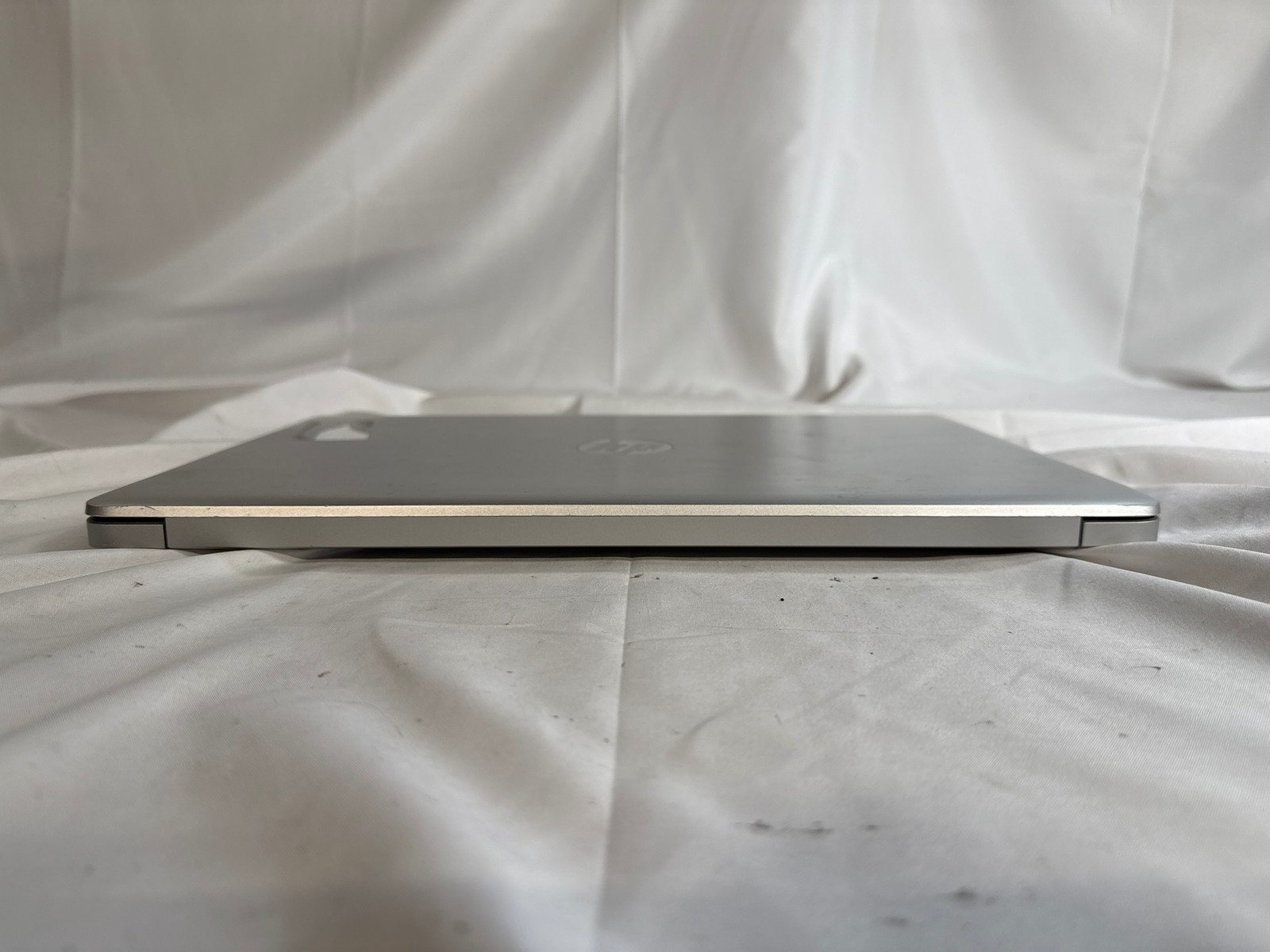 HP Notebook 15-dy1045nr Intel Core i5-1035G1 8 GB 256GB SSD 15.6″