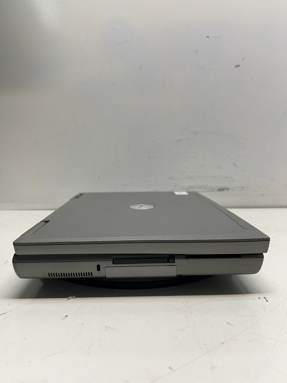 Dell Latitude D810 Intel Pentium M 800MHz 1GB NO HDD