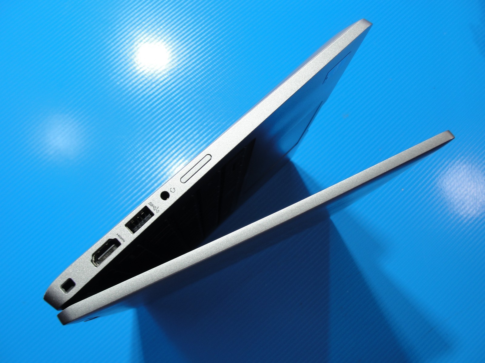 Dell Latitude 5330 13.3″FHD Touch Core i7-1265U 1.8GHz 32GB RAM 512GB SSD +PA