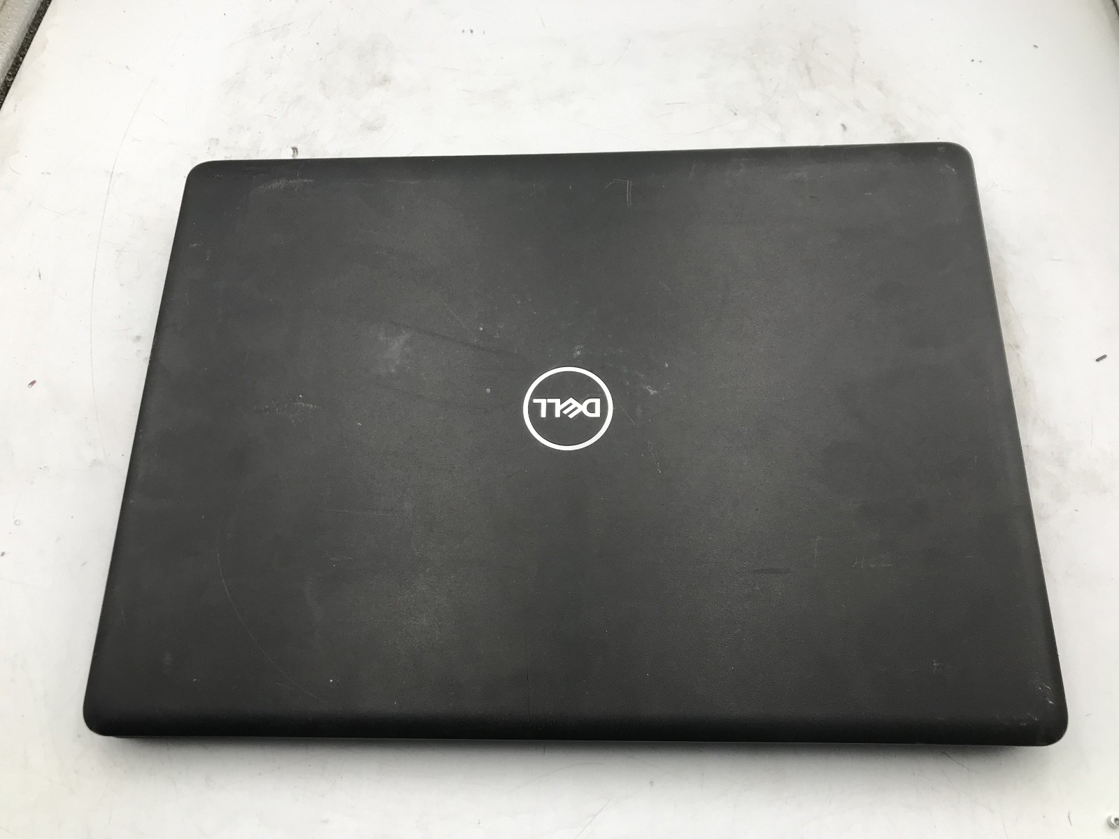 DELL LATITUDE 3490 – FOR PARTS/NO POWER – INTEL I3 8TH GEN – NO RAM – NO OS – BB