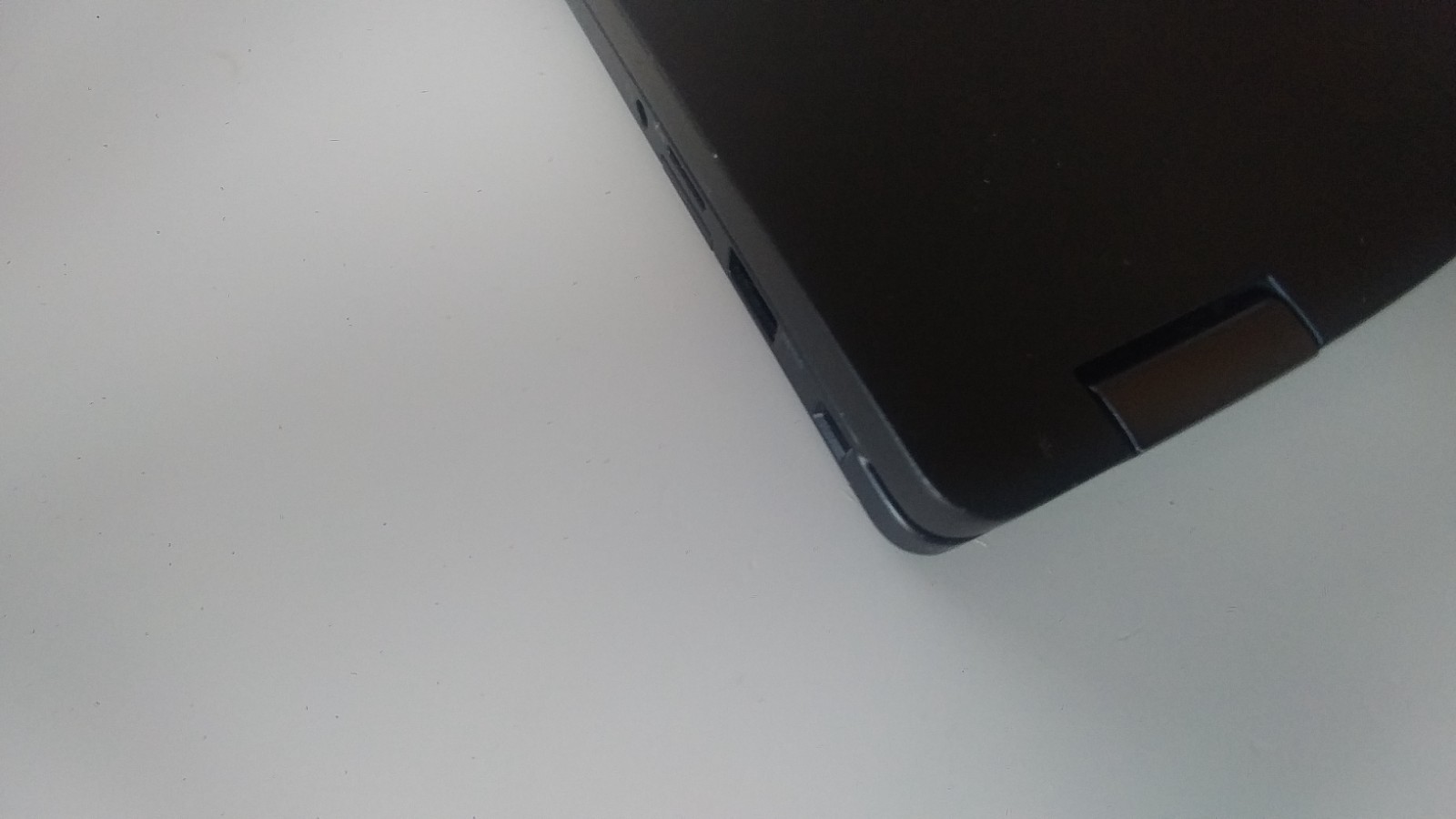 Dell Latitude 7390 2-in-1 touch i5-8350U 8GB RAM 13.3 inches USB-C – for parts