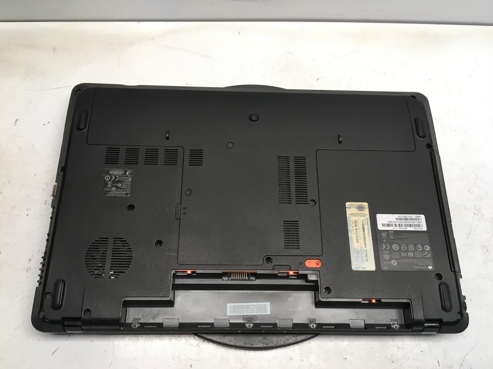 Gateway P7YS0 Intel i5-2430M 2.4GHz 2 GB NO HDD/Battery