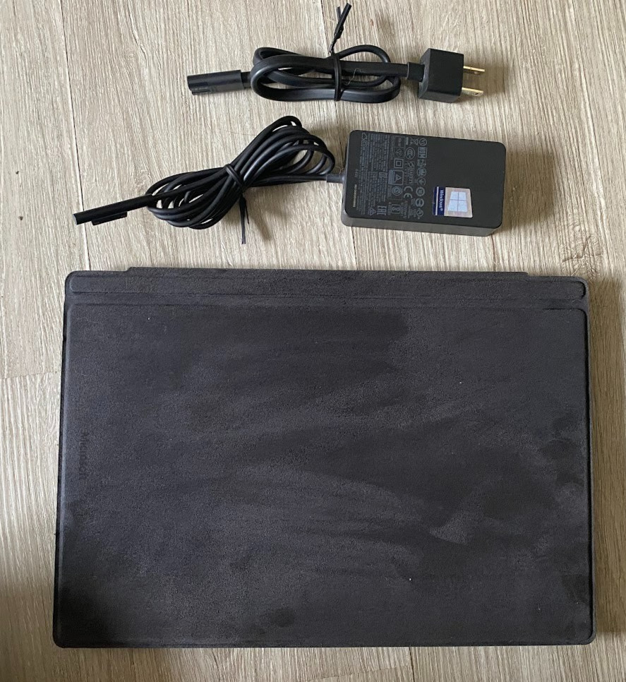 Microsoft Surface Pro ( 1796) Intel i5-7300U, 4GB RAM, 128GB SDD, Win 10+Case+Ch