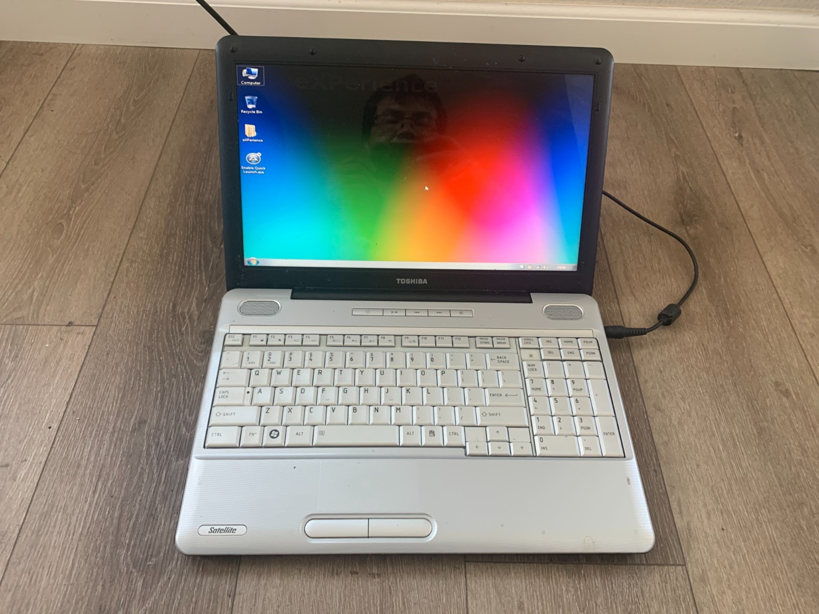 Toshiba Satellite L505D-S5965 AMD Athlon x2 Dual-Core QL-65 2.1GHz 3GB 250GB HDD