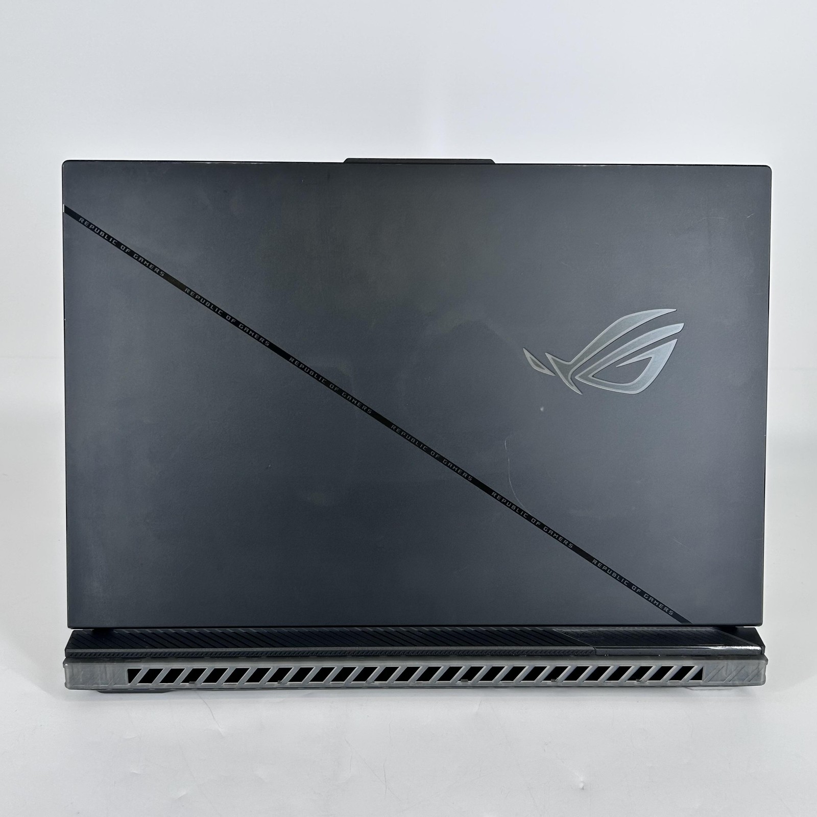 Asus ROG Strix Scar 18 G834 240Hz QHD+ 2.2 GHz i9-14900HX 32GB 1TB SSD RTX 4080