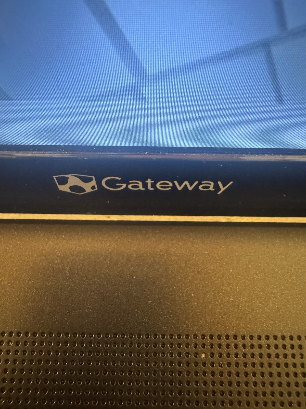 Gateway NV55C Laptop Pentium P6100 2GHz 4GB RAM 41G SSD Linux Mint 22.3 Cinnamon