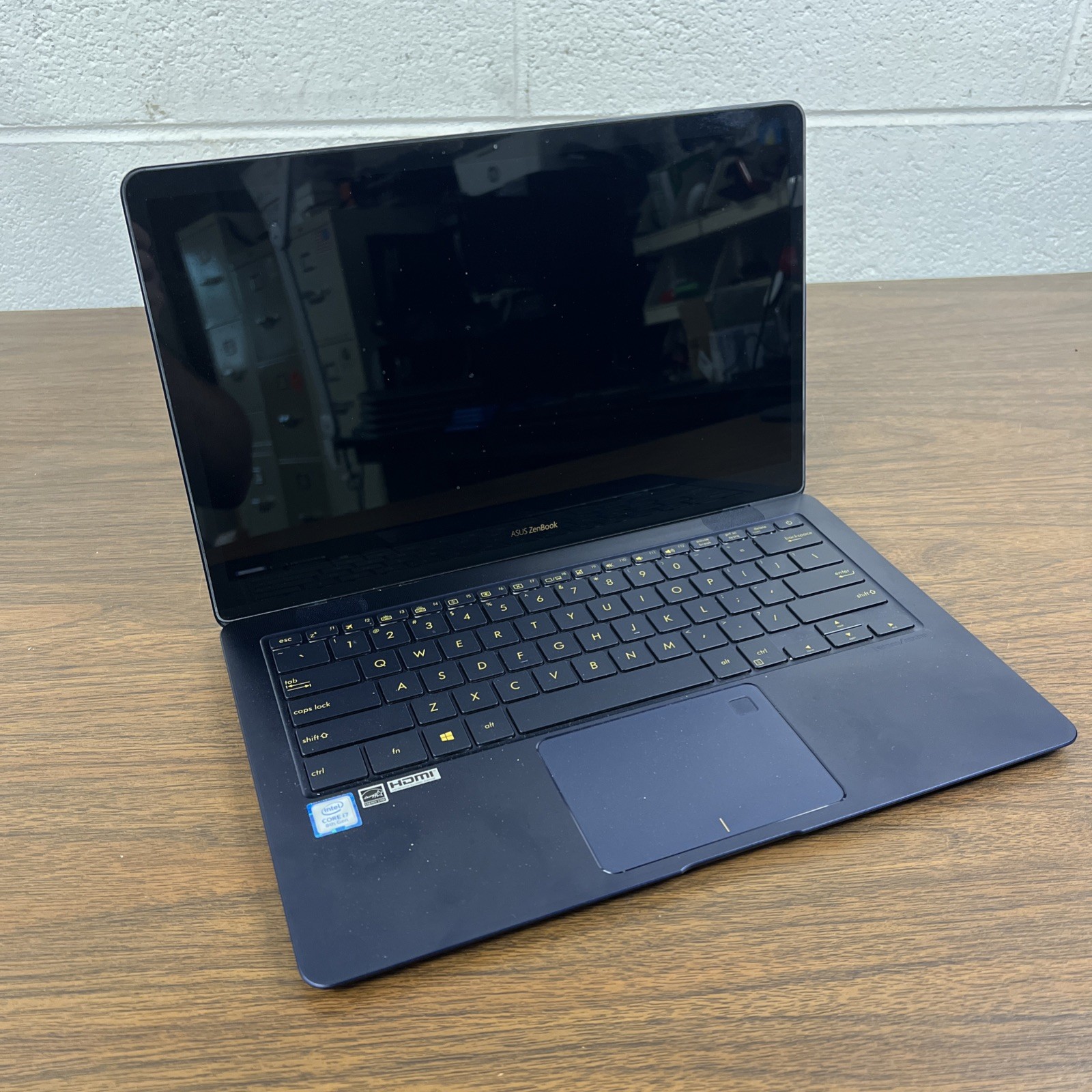 ASUS ZENBOOK UX490U I7 8GB RAM (POWERS ON, NO IMAGE) NO SSD – FOR PARTS/REPAIR
