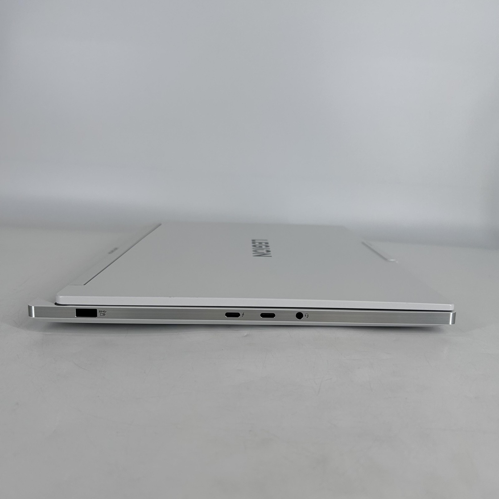 Lenovo Legion 7i Gen 10 16 165Hz QHD+ 2.4GHz Ultra 7 255HX 32GB 1TB SSD RTX 5060