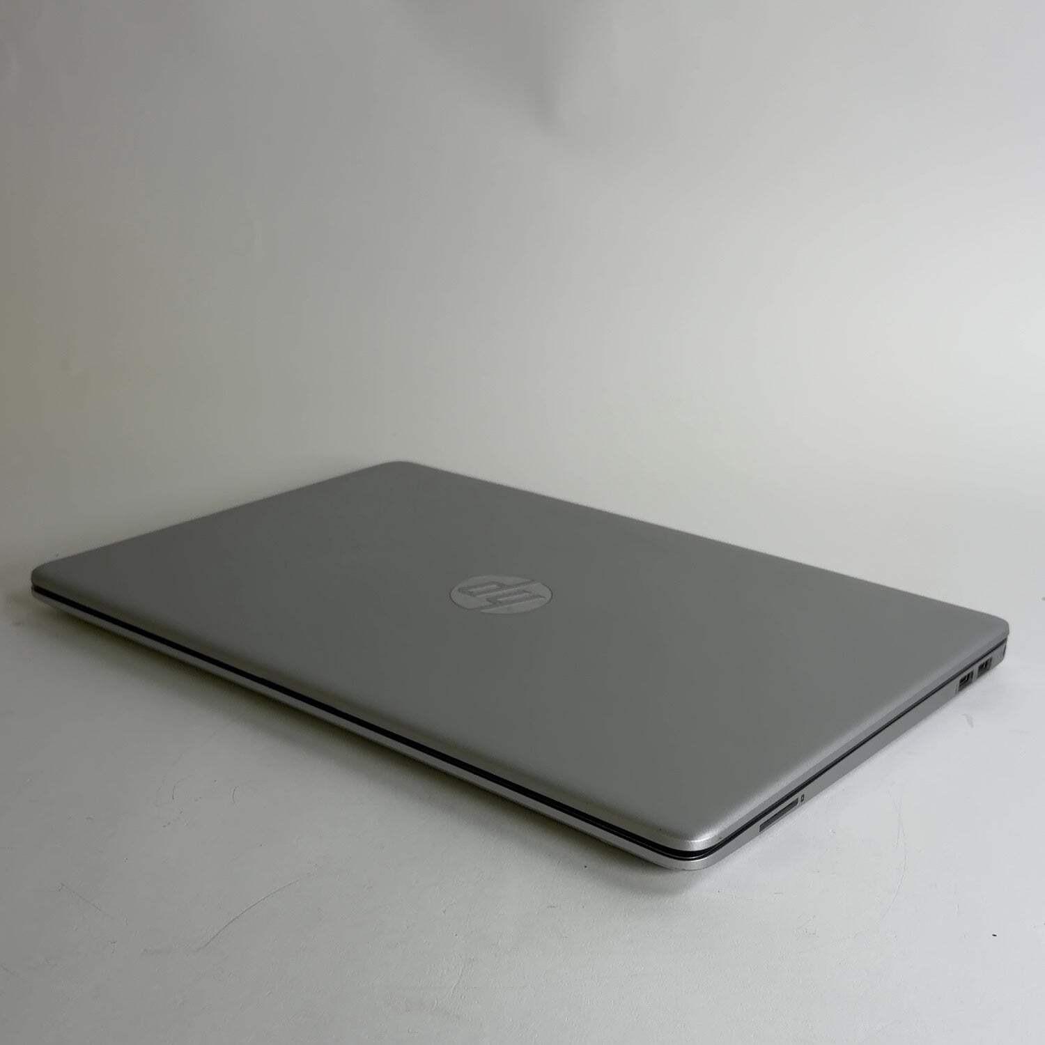 HP 15-dw3033dx 15-DW3033DX 15.6″ i3-1115G4 3.0GHz 8GB RAM 256GB SSD