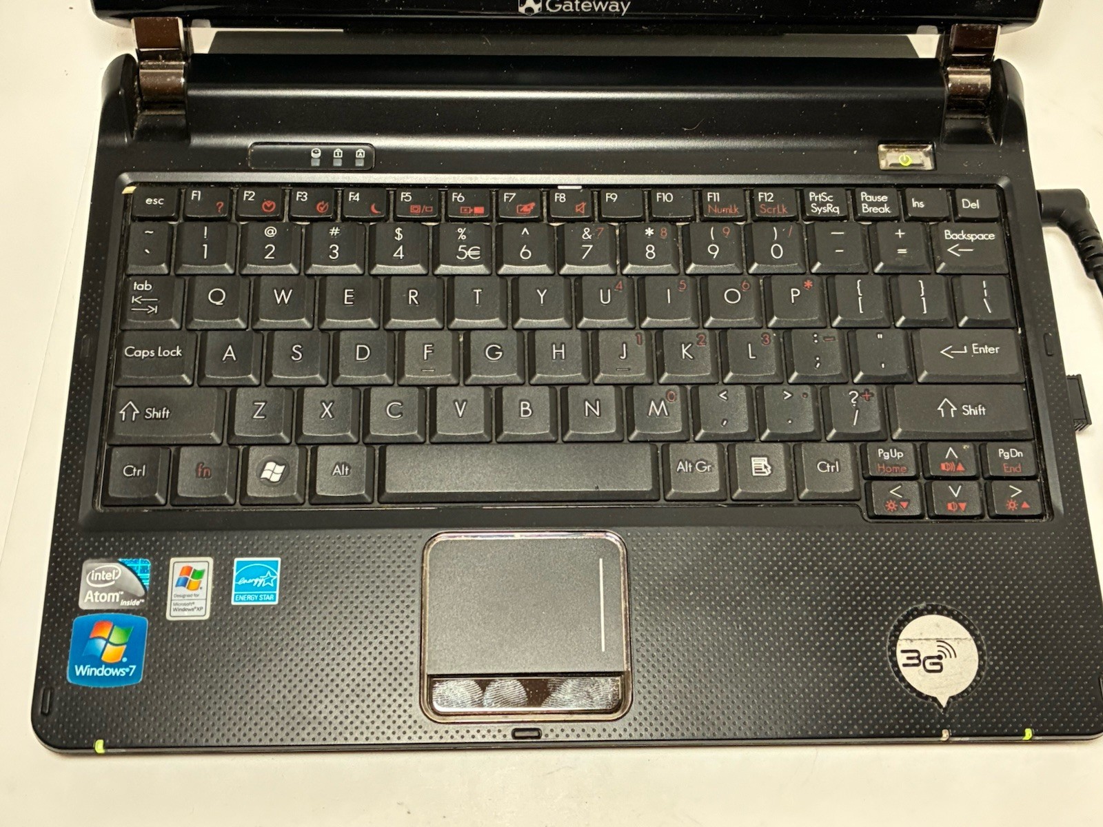 Gateway KAV60 Retro Mini Gaming Laptop Intel Atom 1.60GHz 2GB RAM (Windows XP)
