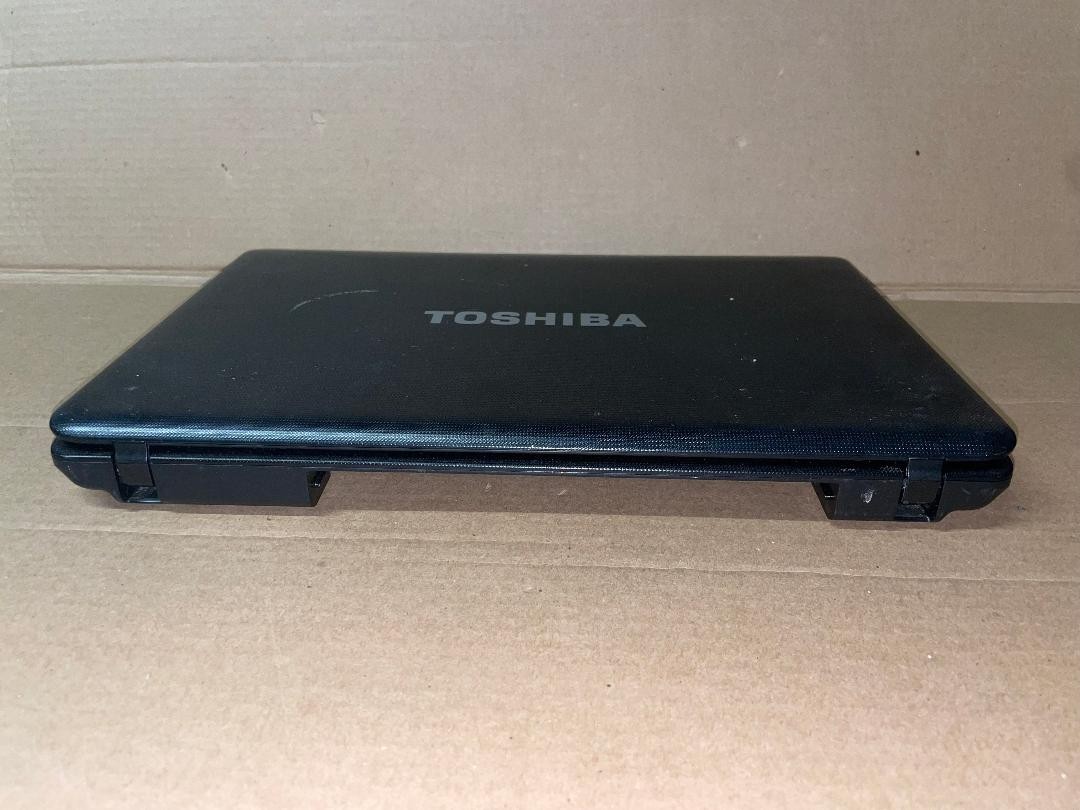 TOSHIBA SATELLITE C655-S5305. Core i3-2330M @ 2.20GHz. 4GB. NO HDD. READ.