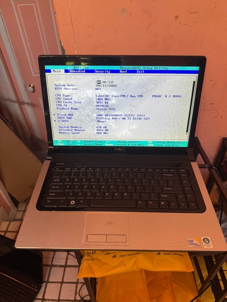 Dell Studio XPS 1555 – Core 2 Duo P8600 2.40GHz – 4GB RAM – Damaged Screen – No