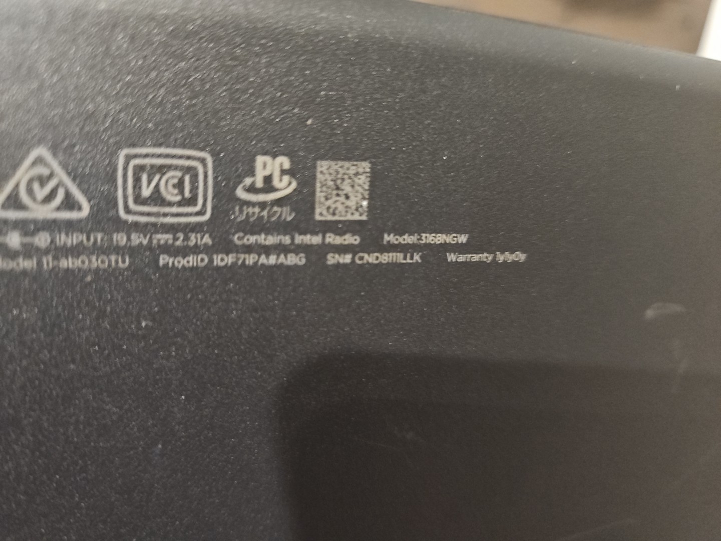 hp 3168ngw model 11-ab030TU Intl Charger/w Adapter