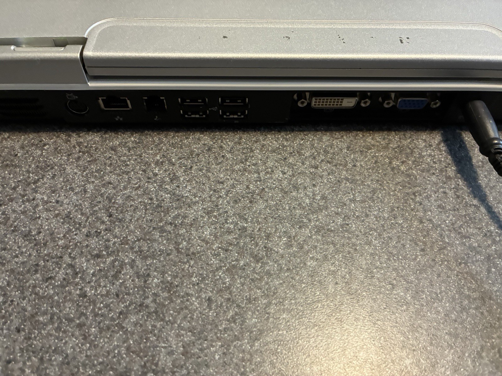 17″ Dell Inspiron 9300: 32 Bit System, 60GB HDD, 2GB DDR2, Win XP Professional