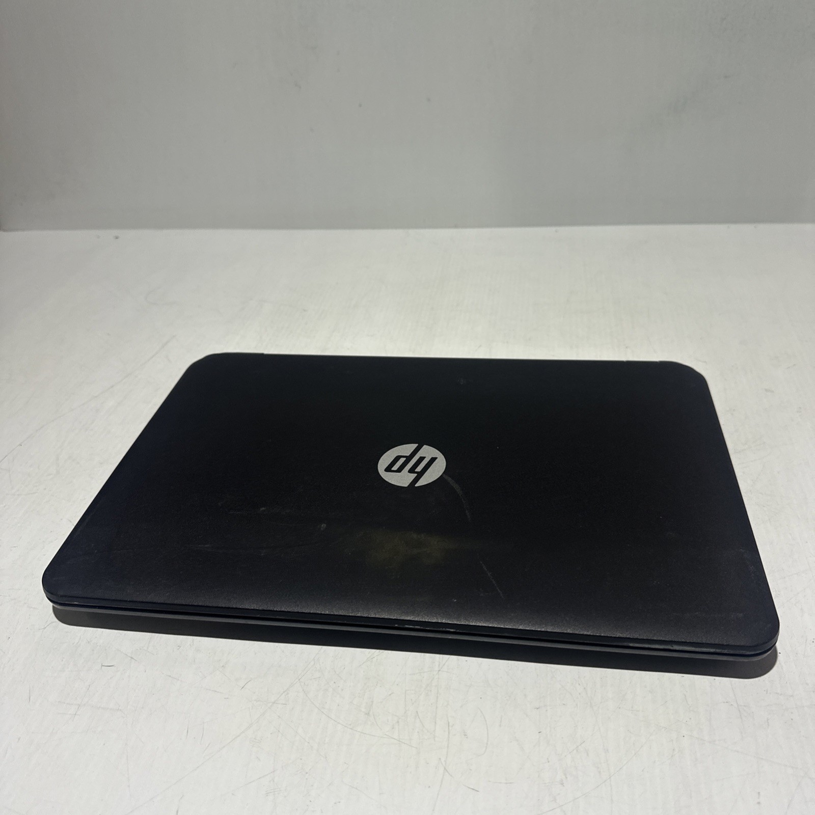 Hp 250 G3 Notebook i3-4005u 4gb Ram No Drives Boots Bios Water DMG
