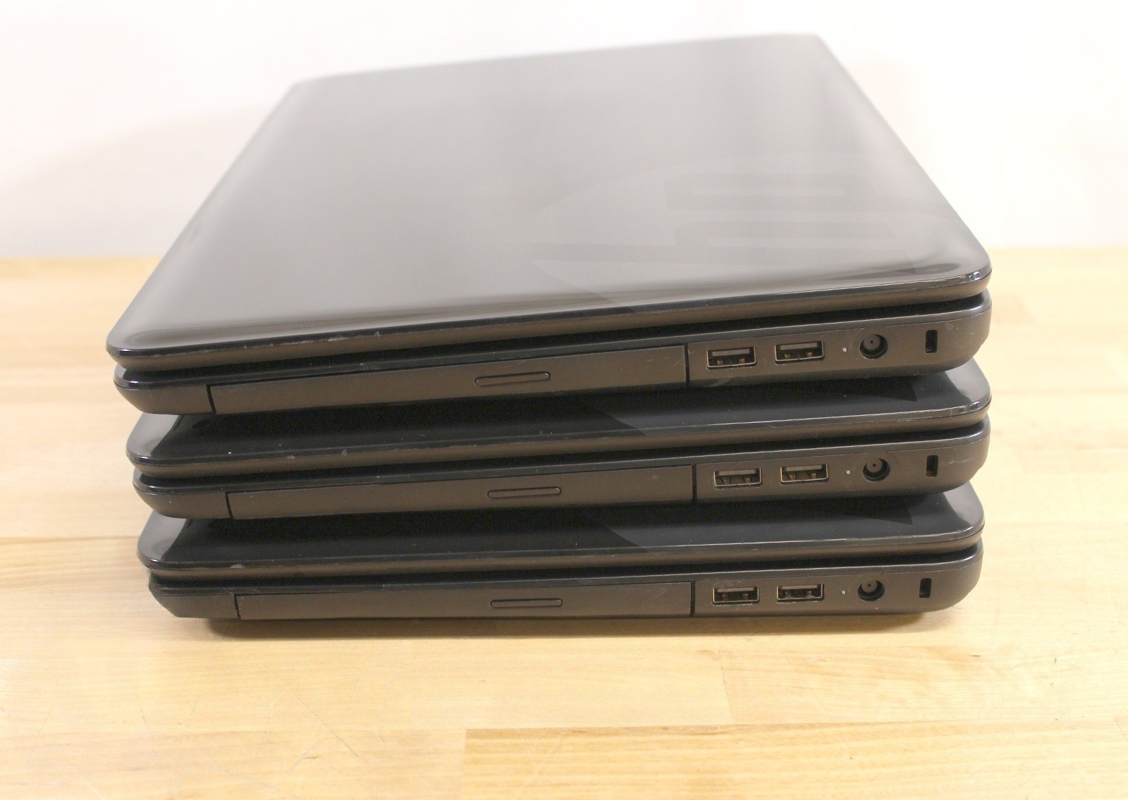 Lot of 3 HP 2000 Notebook AMD E1-1500 APU 1.48GHz 4GB RAM No Drive
