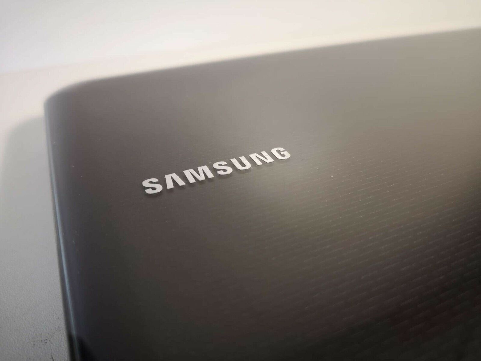 Samsung N210 PLUS 10.1” 2GB/320GB HDD ATOM N450 1.66GHz KAM 3xUSB Windows 7 Pro