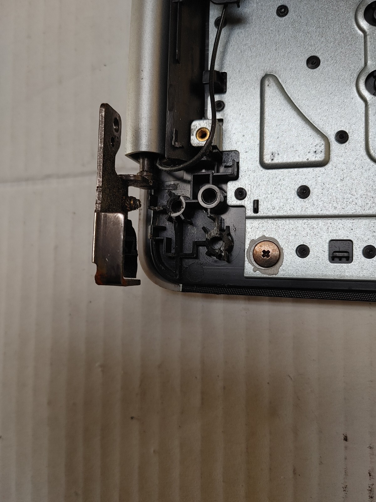 HP 17-by0xxx Core i3-8130U@ 2.20GHz , NO RAM ,NO HD , Bad screen ,for parts only