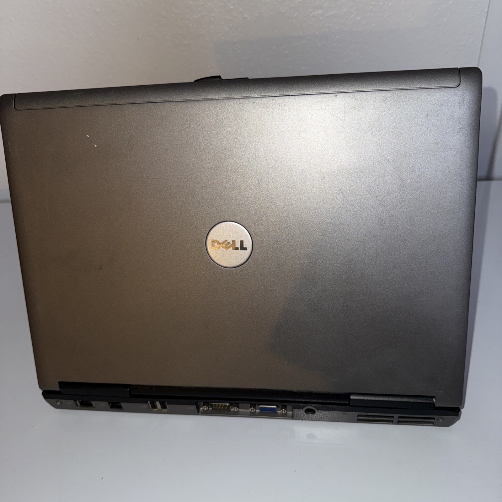 Dell Latitude D630 Laptop Duo 2, 2GB RAM , 160GBHD Win XP NO BATTERY MISSING KEY