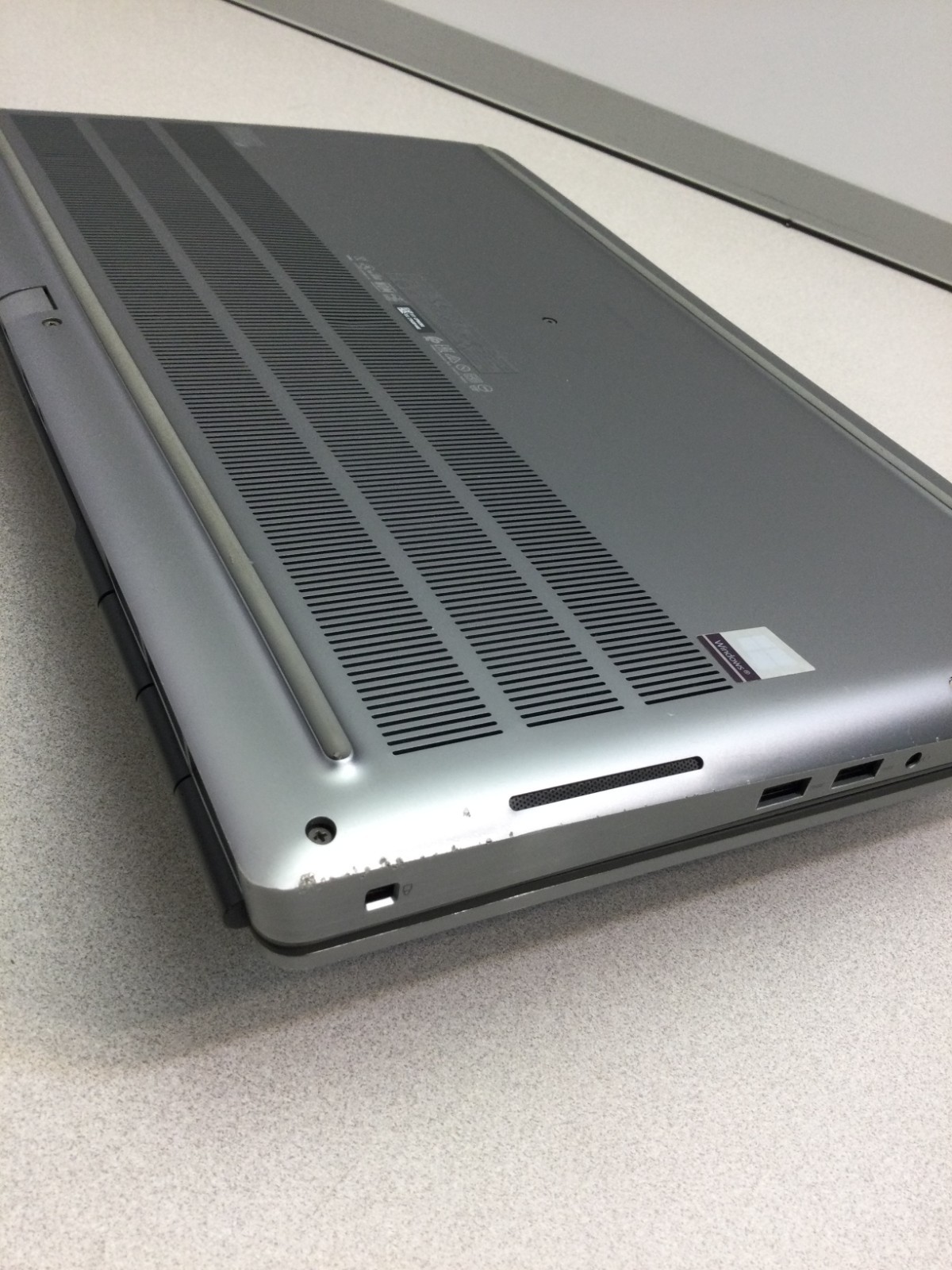 Dell Precision 7750 i7-10875H 2.30GHz 32GB 256GB NVMe 17.3″ RTX 4000