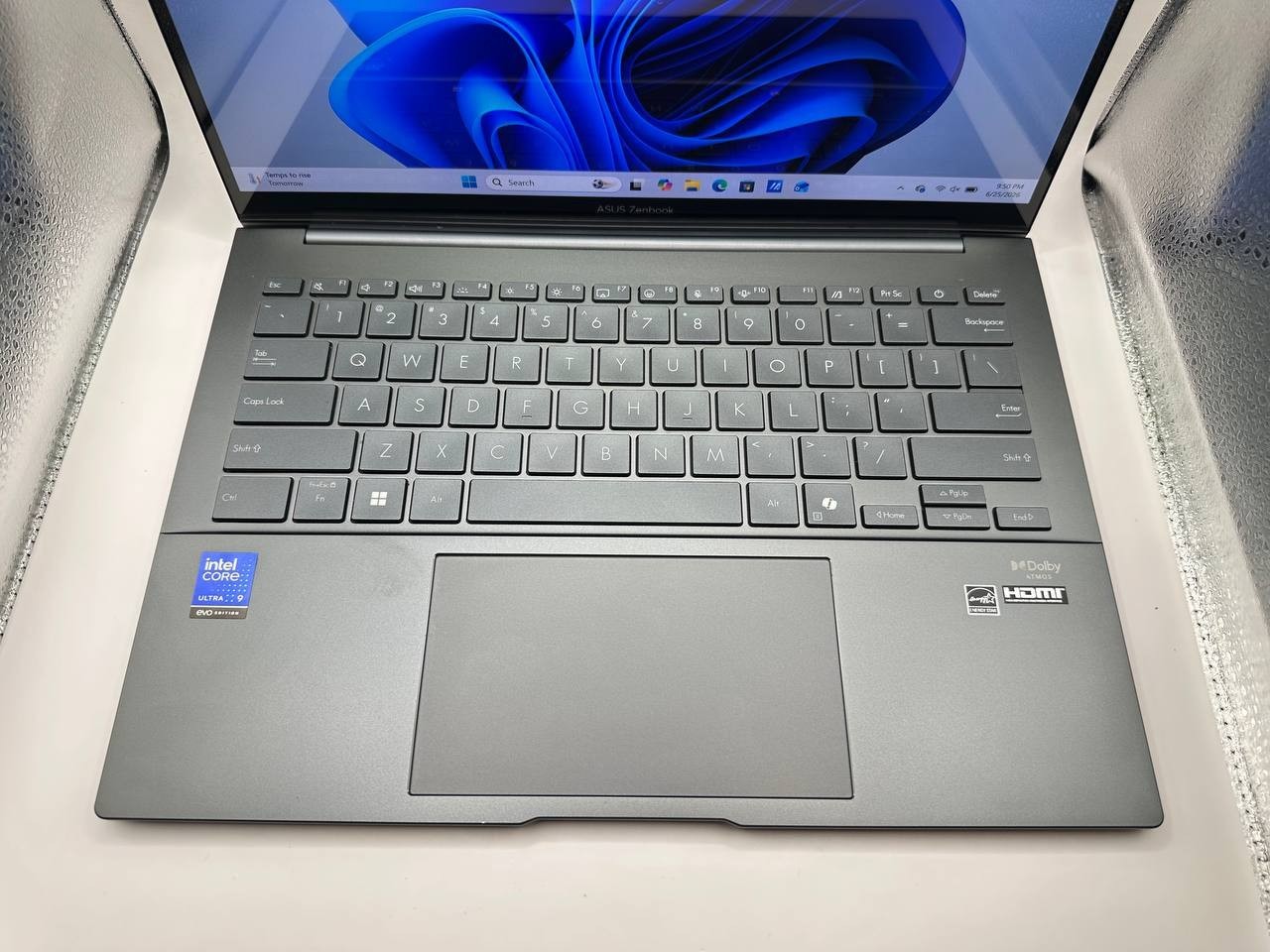 ASUS ZenBook 14″ OLED Touch UX3405 – Ultra 9 285H/ 32GB RAM/ 1TB SSD **GOOD**